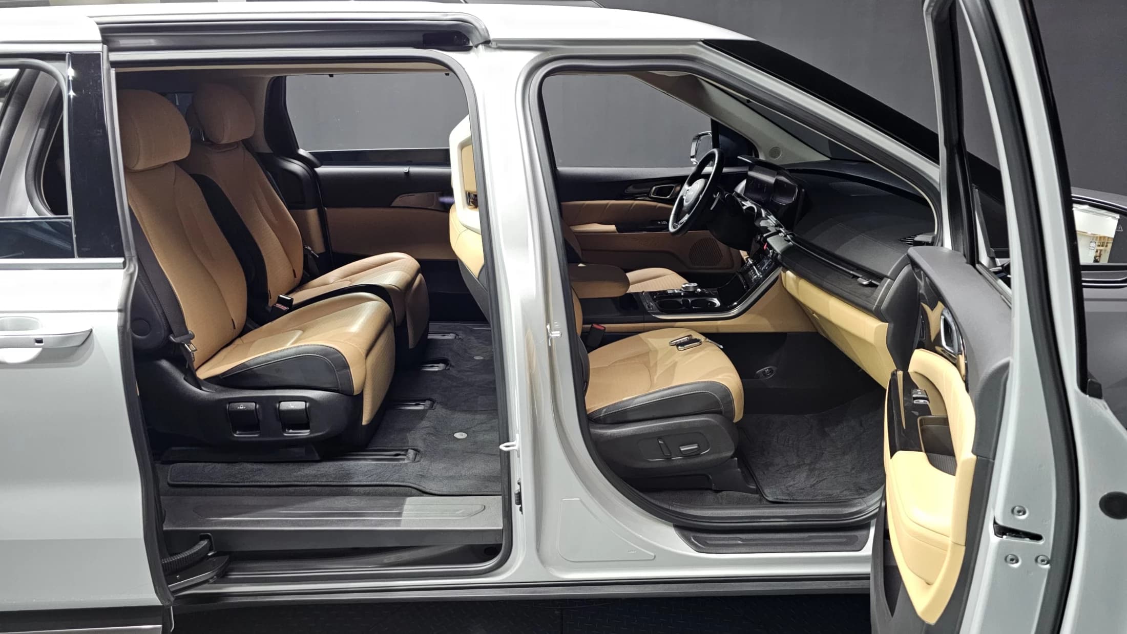 Kia Carnival 7-Seater Signature, 2022 г. 78703 км. — фото 12
