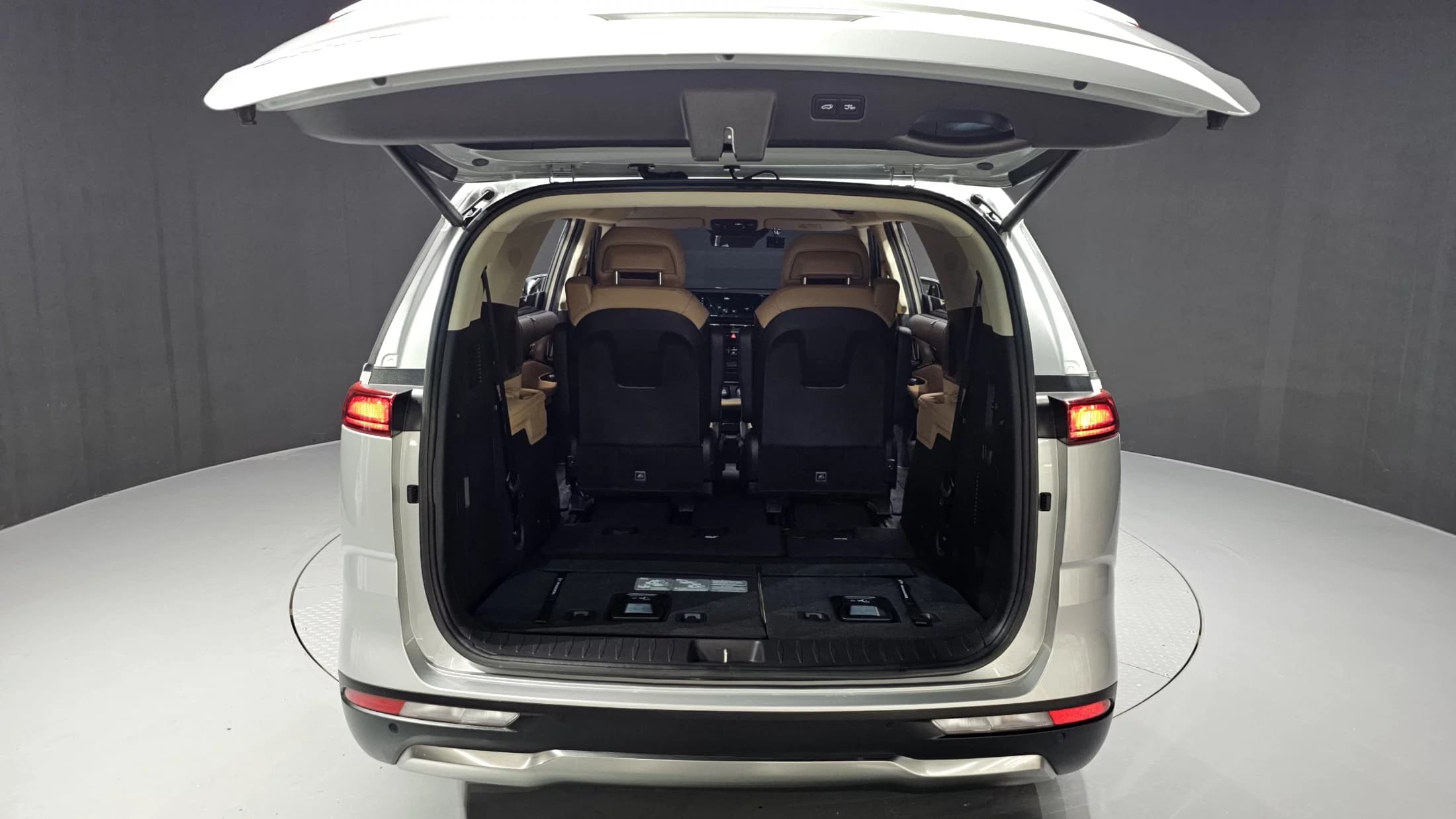 Kia Carnival 7-Seater Signature, 2022 г. 78703 км. — фото 20