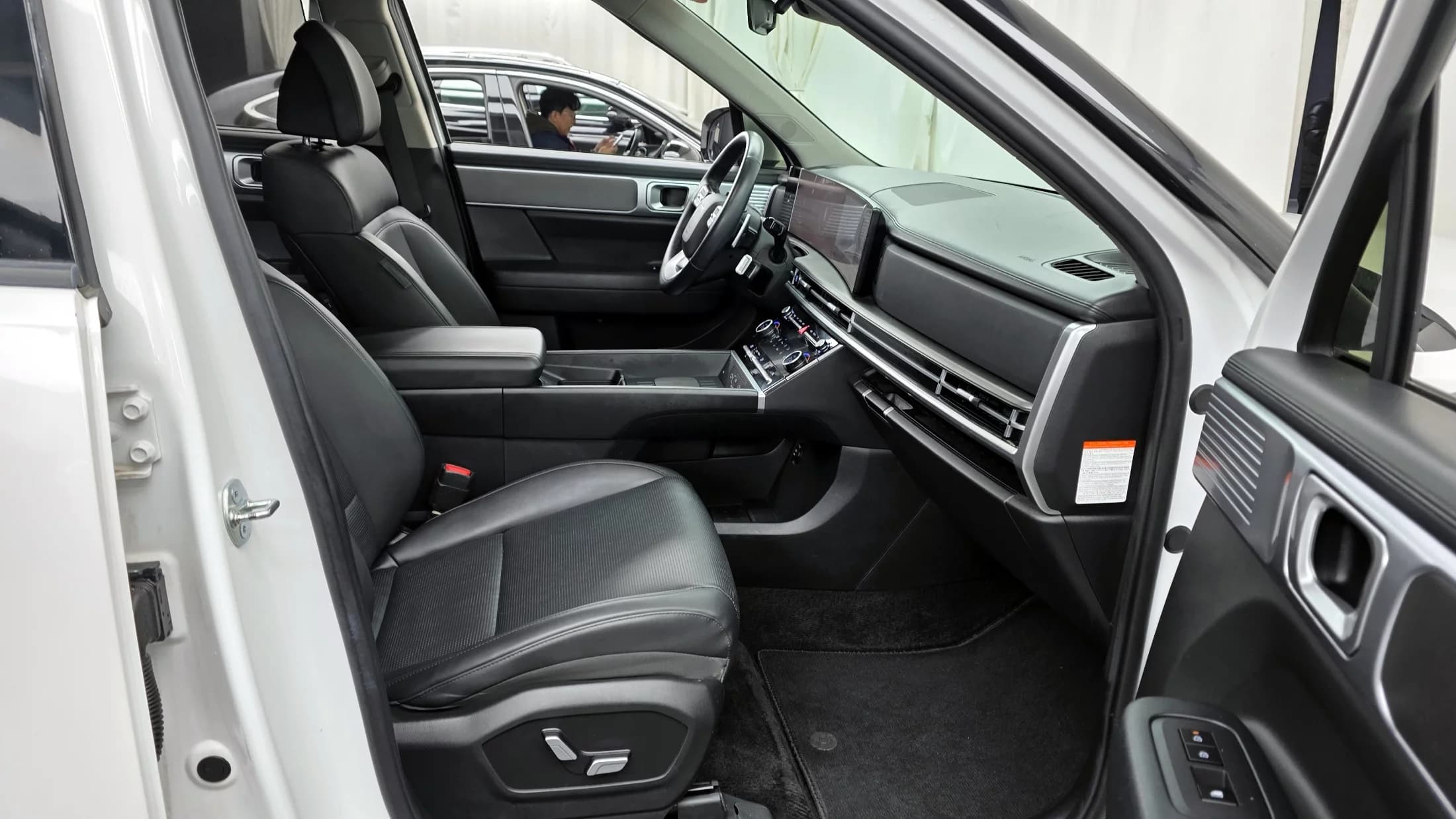 Hyundai Santa Fe HEV 1.6 4WD Prestige, гибрид, 2023 г. 48511 км. — фото 11