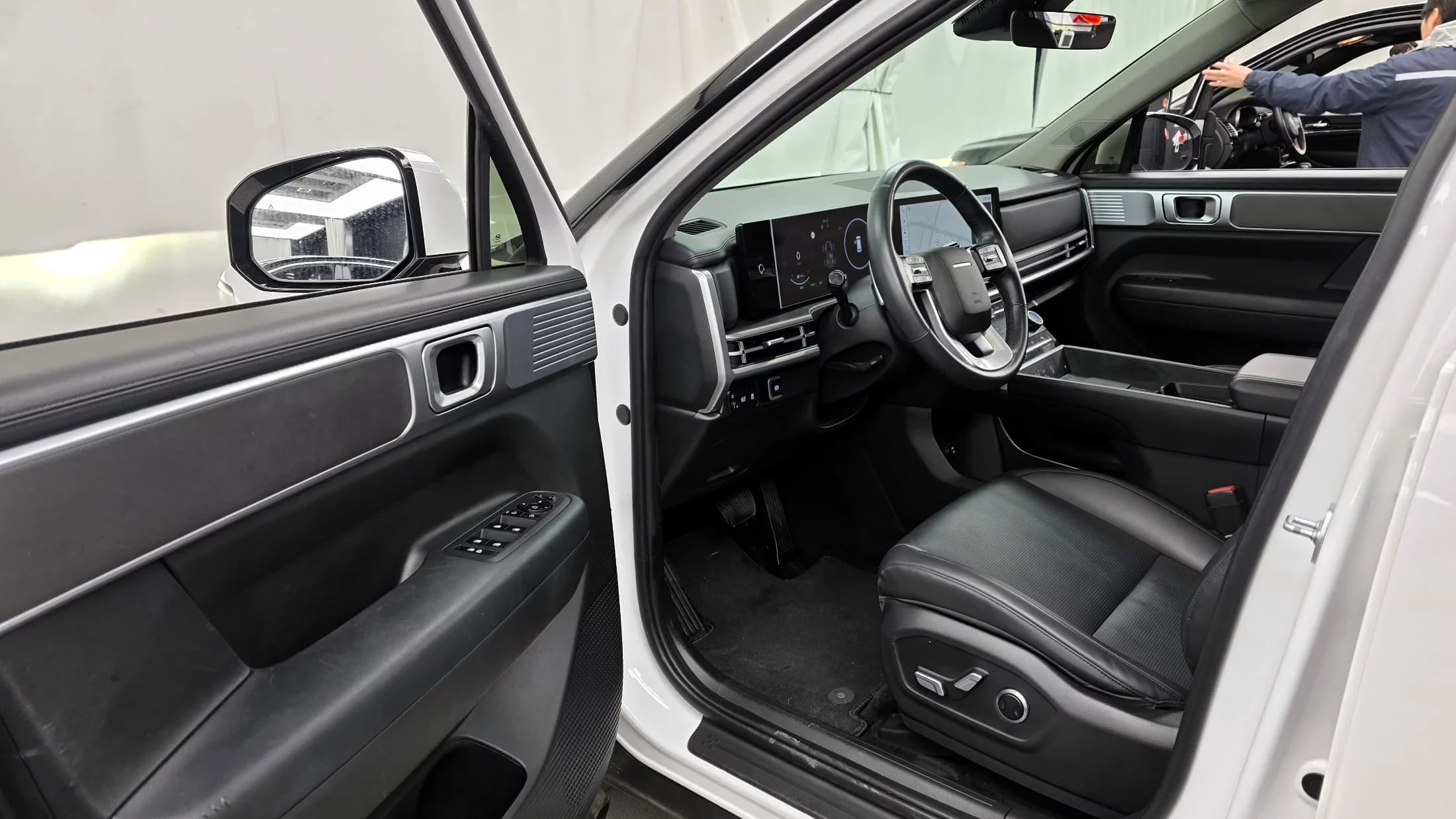 Hyundai Santa Fe HEV 1.6 4WD Prestige, гибрид, 2023 г. 48511 км. — фото 10