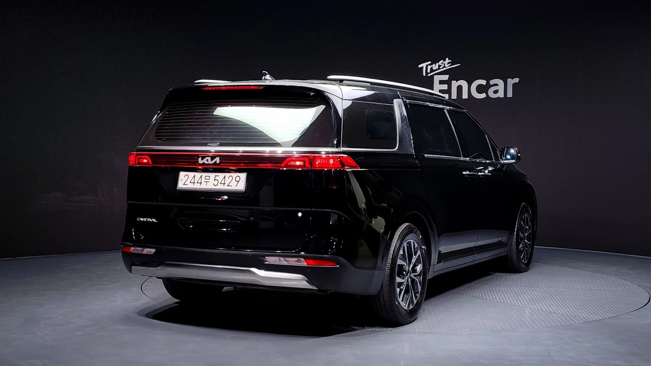 Kia Carnival 9-Seater Noblesse, 2023 г. 85530 км. — фото 2