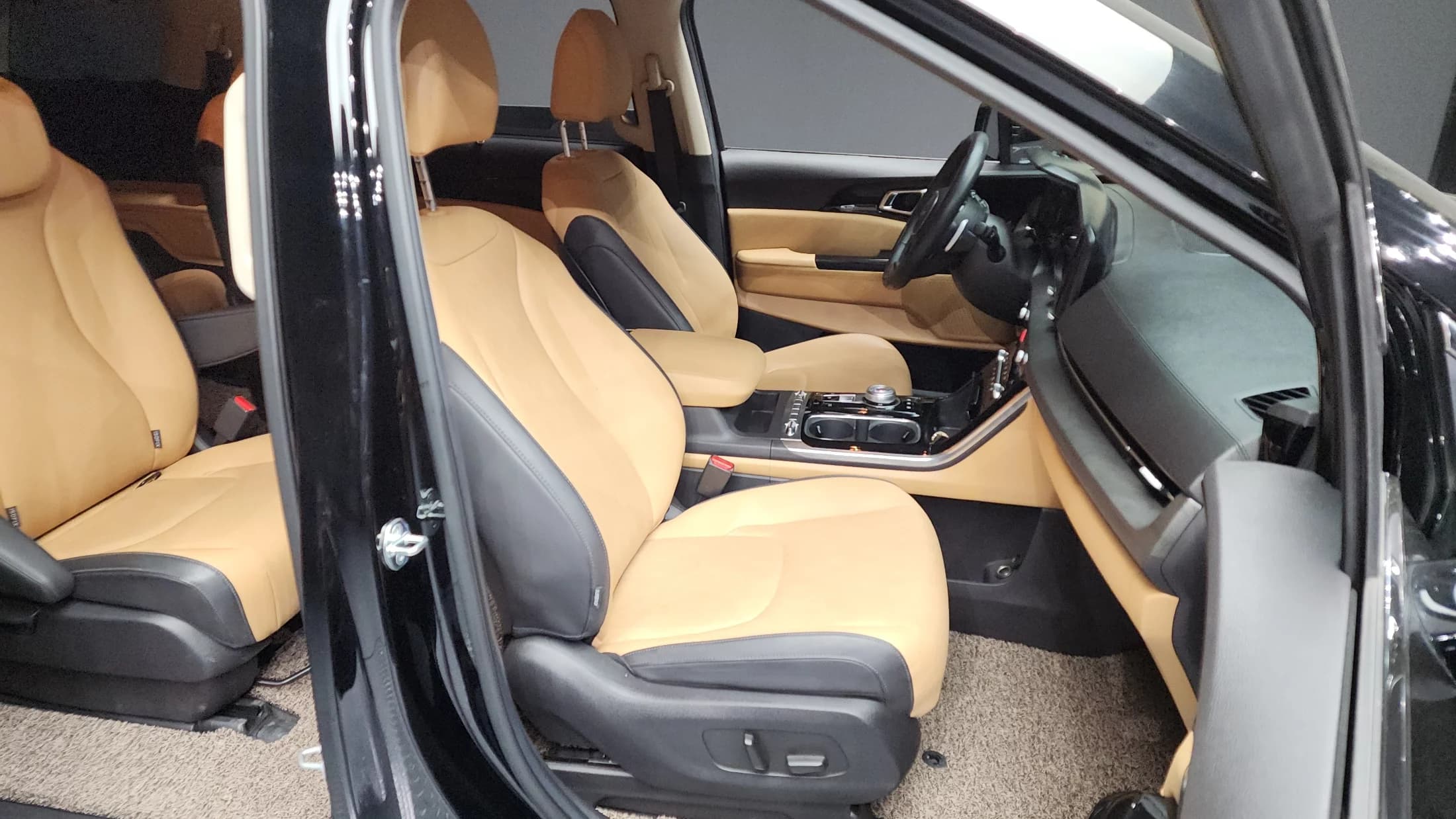 Kia Carnival 9-Seater Noblesse, 2023 г. 85530 км. — фото 11