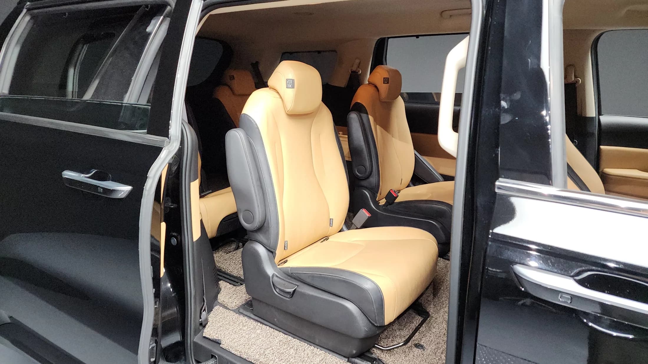 Kia Carnival 9-Seater Noblesse, 2023 г. 85530 км. — фото 12