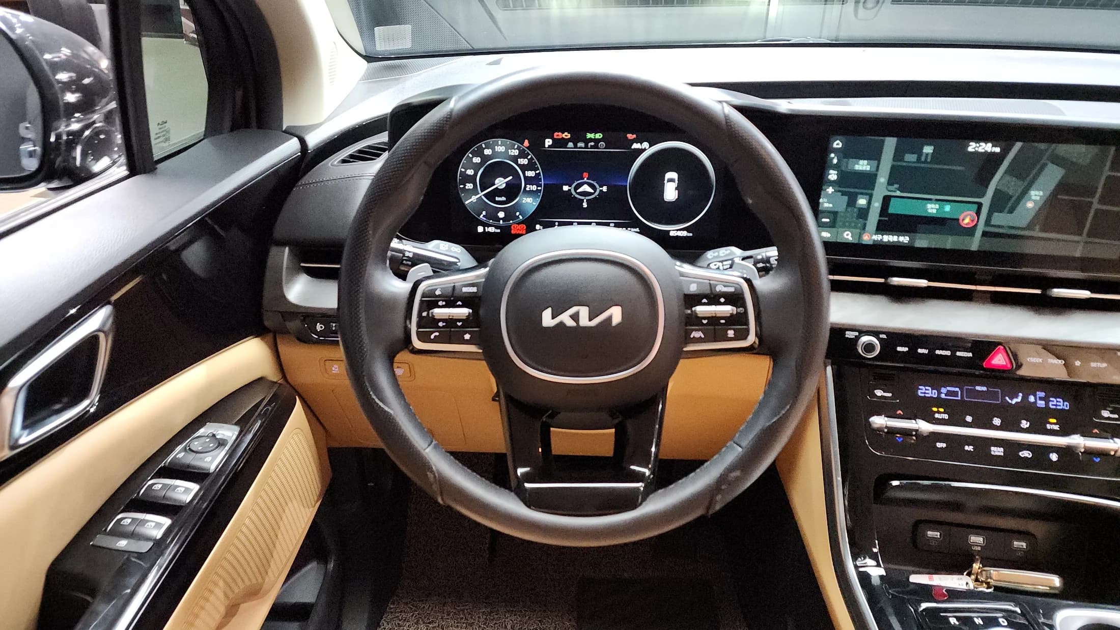 Kia Carnival 9-Seater Noblesse, 2023 г. 85530 км. — фото 13