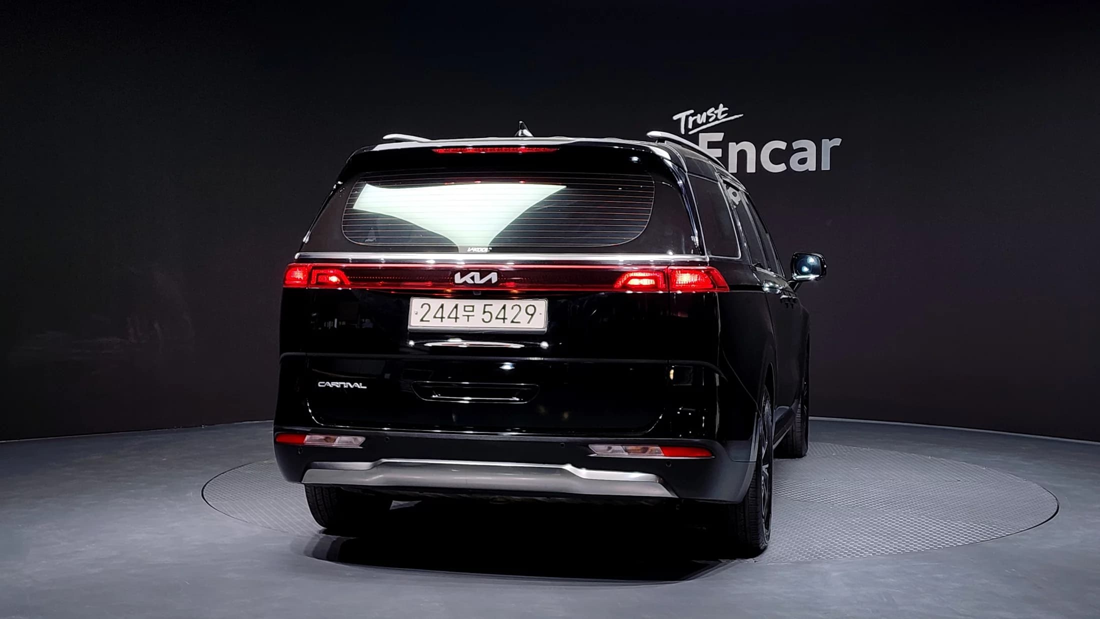 Kia Carnival 9-Seater Noblesse, 2023 г. 85530 км. — фото 4