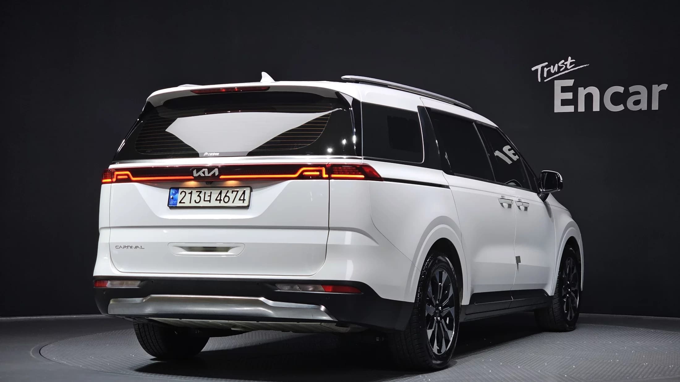 Kia Carnival 9-Seater Noblesse, 2021 г. 142649 км. — фото 2