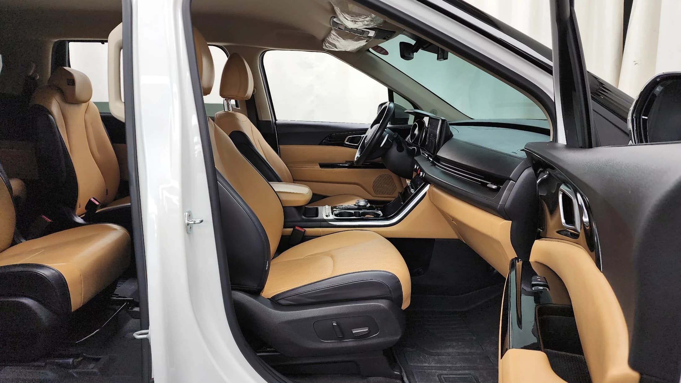 Kia Carnival 9-Seater Noblesse, 2021 г. 142649 км. — фото 11