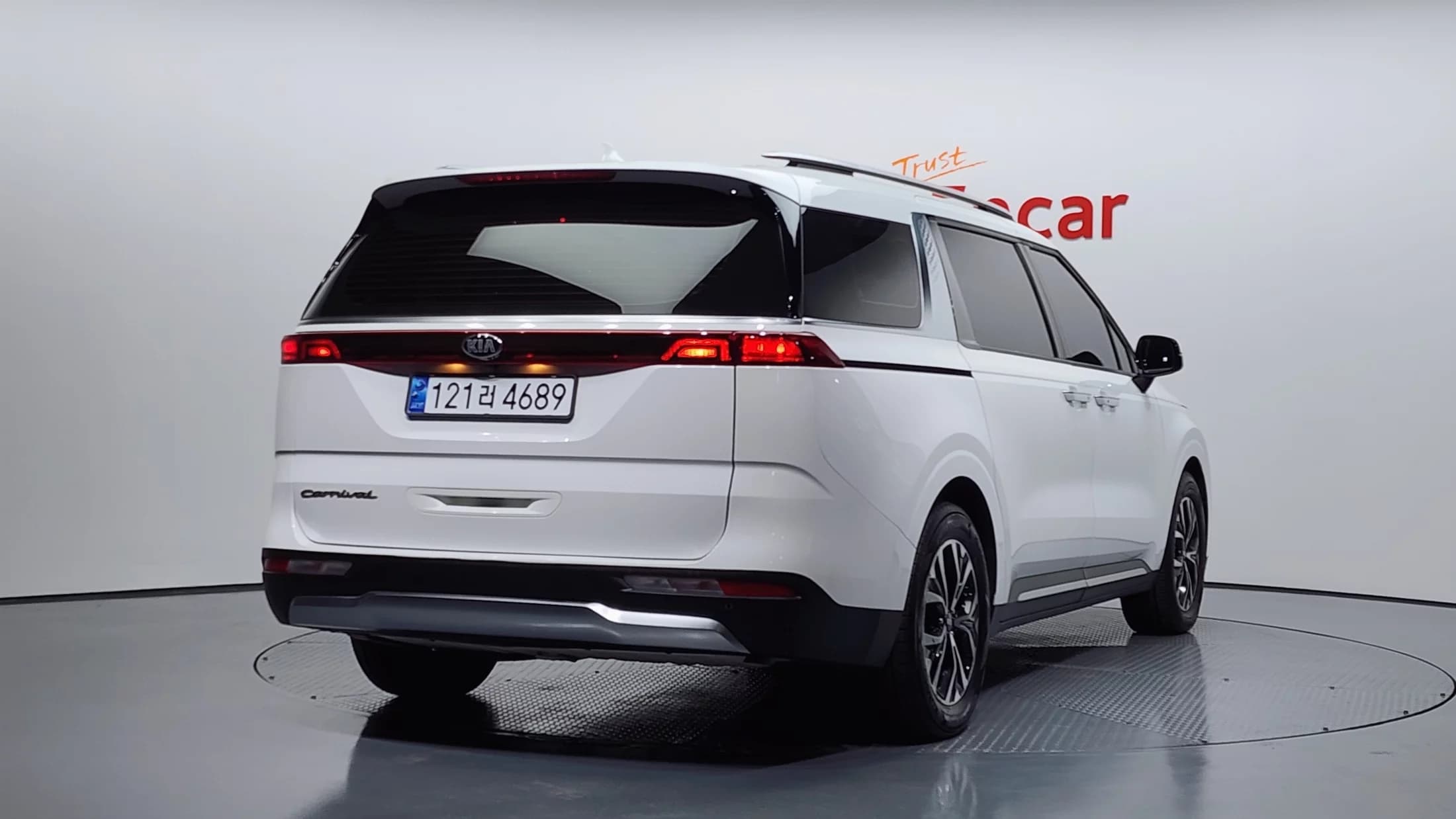 Kia Carnival 9-Seater Noblesse, 2021 г. 90627 км. — фото 2