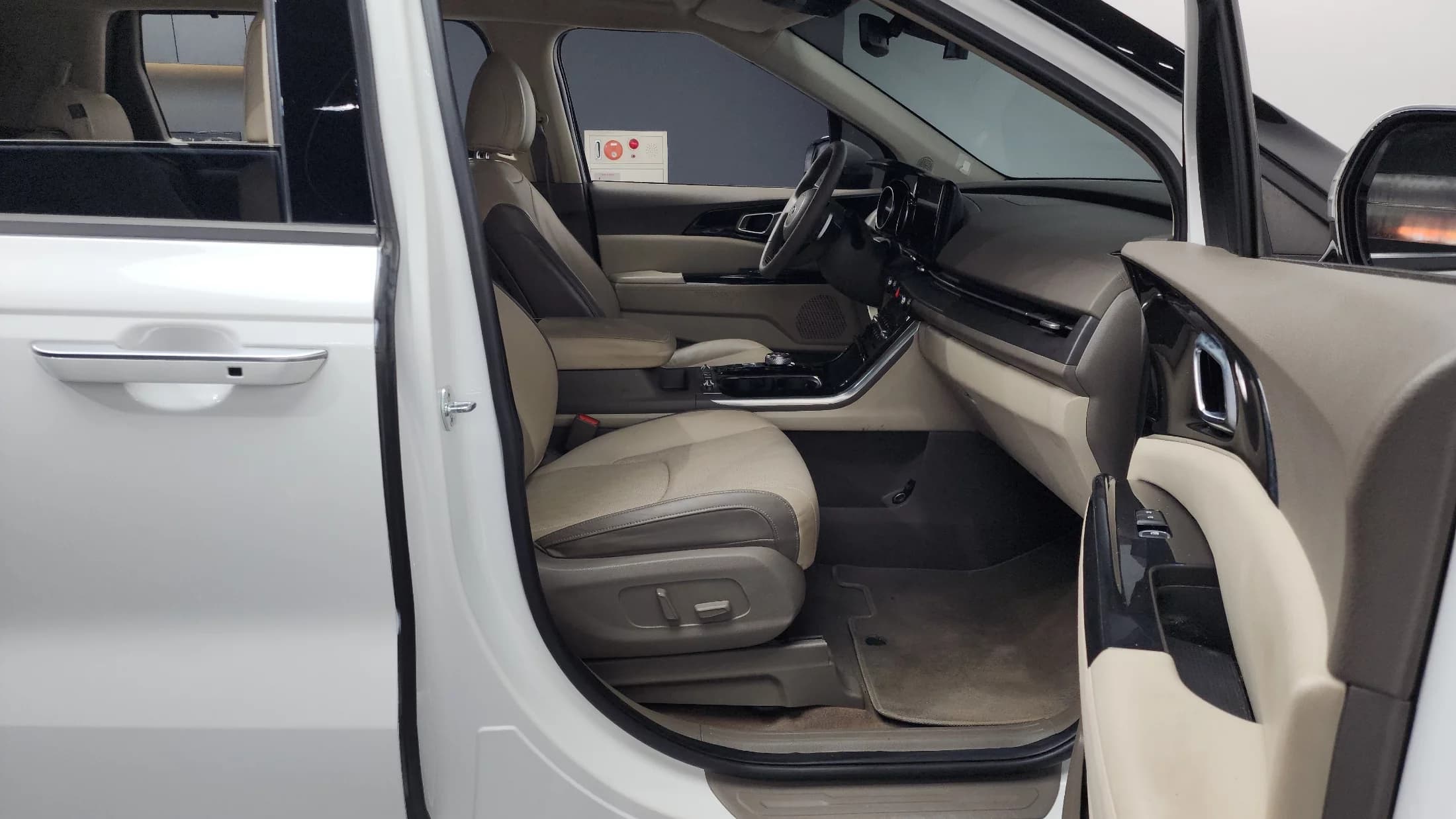 Kia Carnival 9-Seater Noblesse, 2021 г. 90627 км. — фото 11