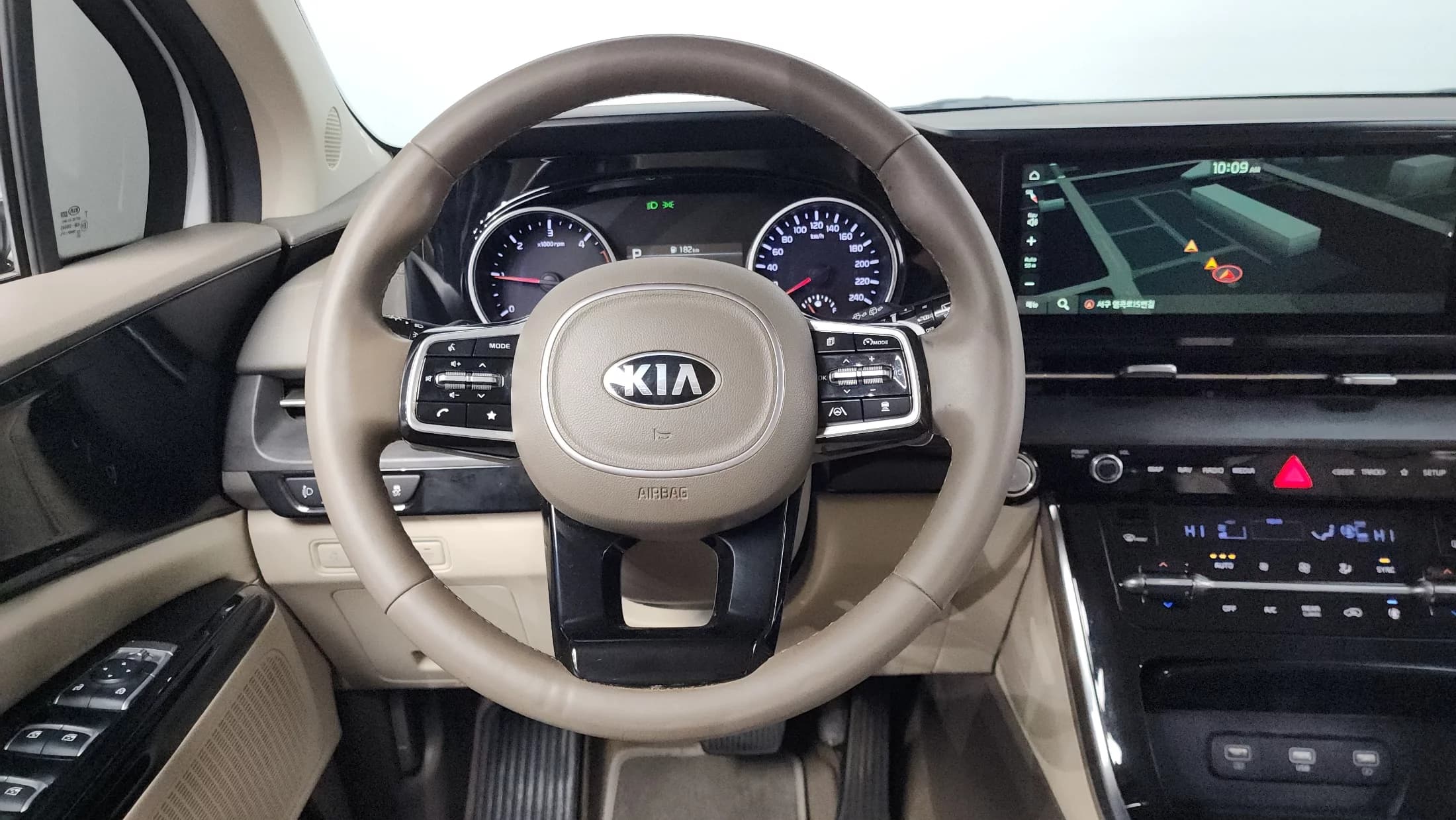 Kia Carnival 9-Seater Noblesse, 2021 г. 90627 км. — фото 13