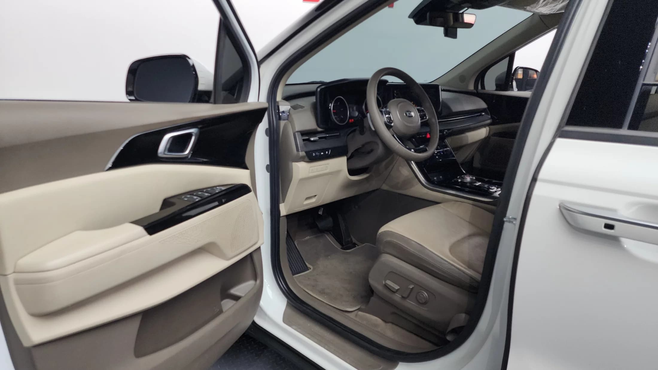 Kia Carnival 9-Seater Noblesse, 2021 г. 90627 км. — фото 10