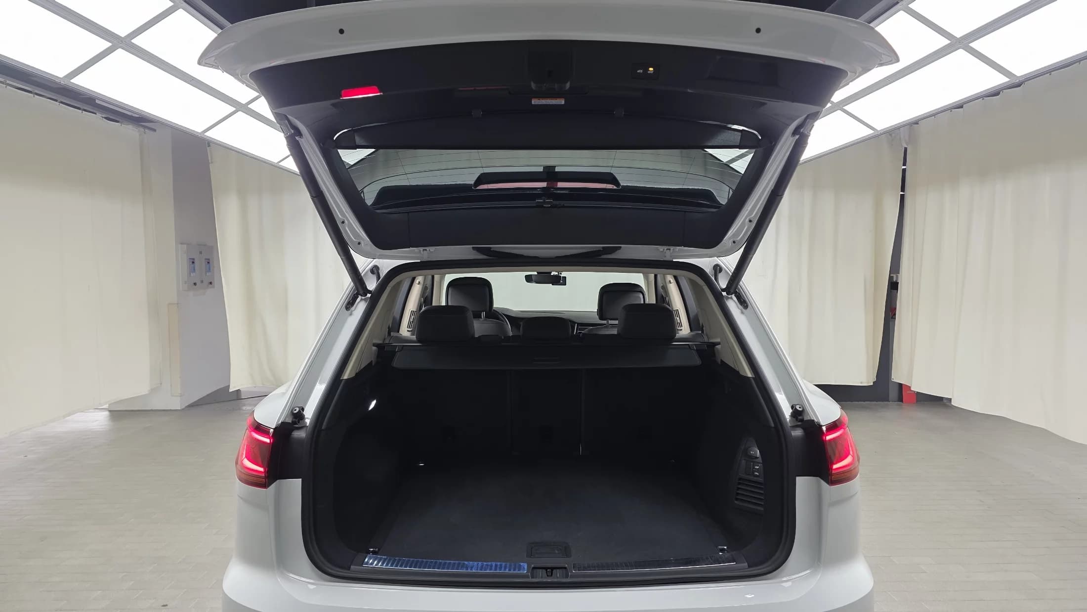 Volkswagen Touareg 3.0 TDI Prestige, 2022 г. 76177 км. — фото 40