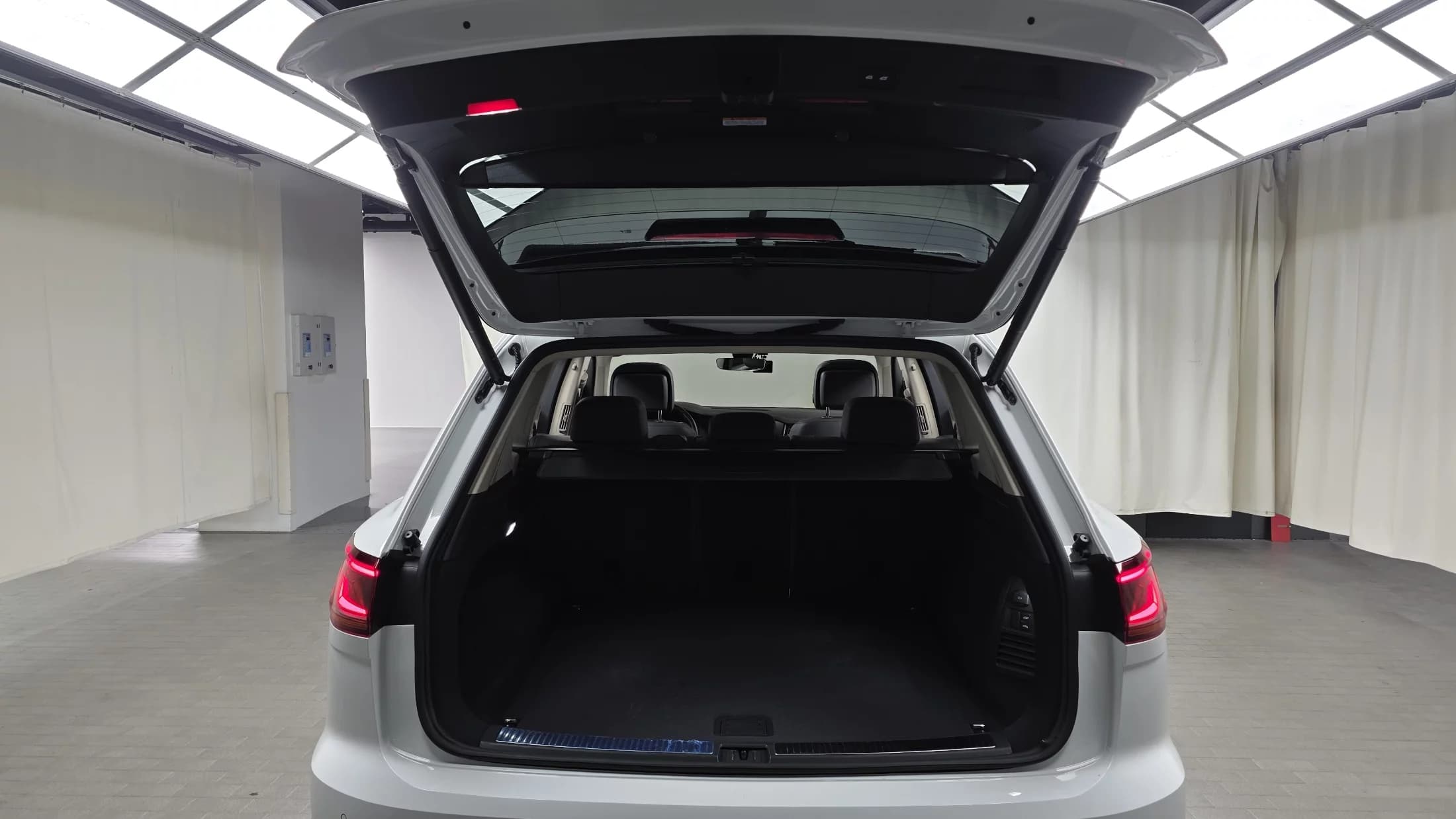 Volkswagen Touareg 3.0 TDI Prestige, 2022 г. 88247 км. — фото 20