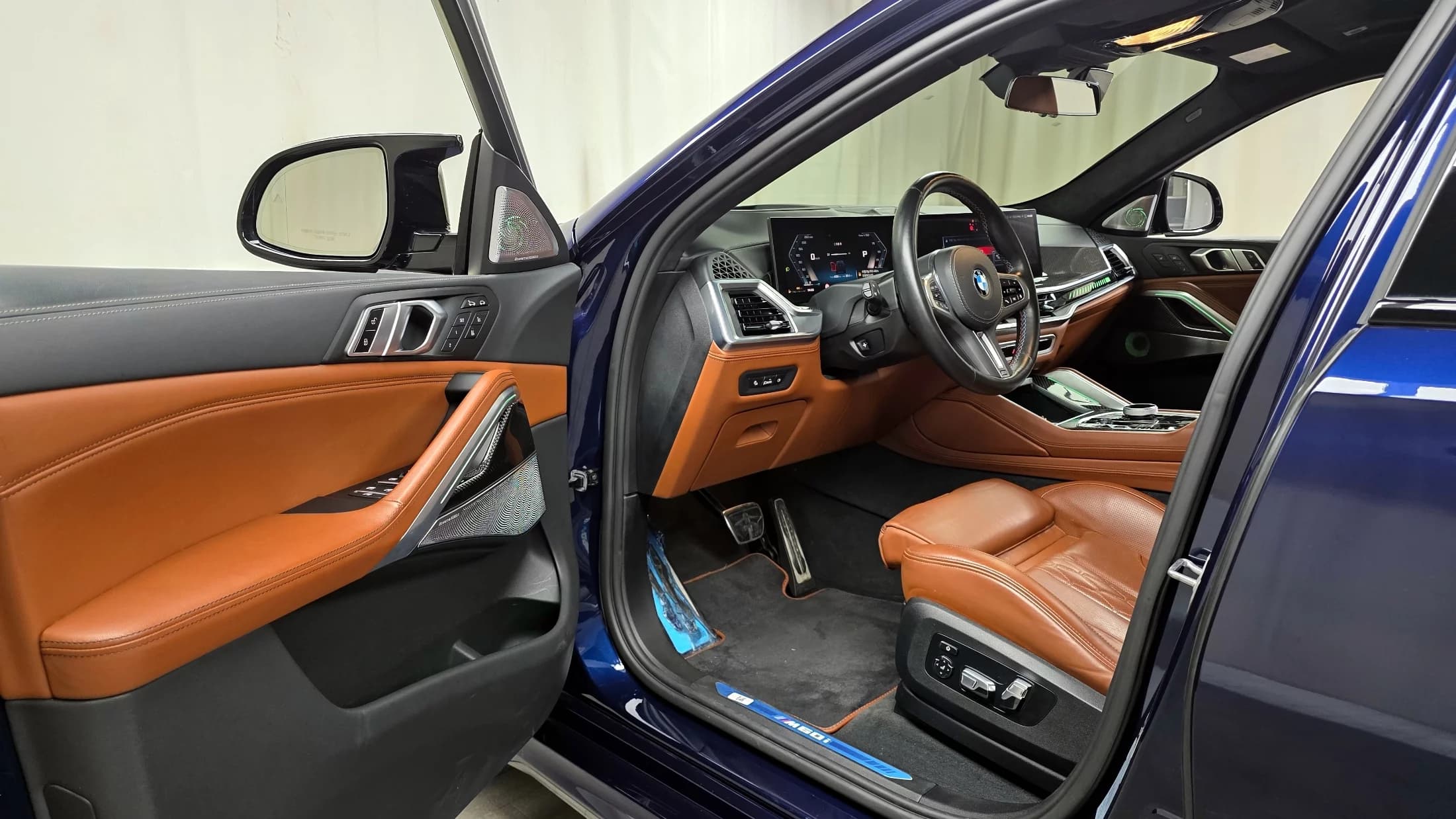 BMW X6 M60i First Edition, 2023 г. 45609 км. — фото 11