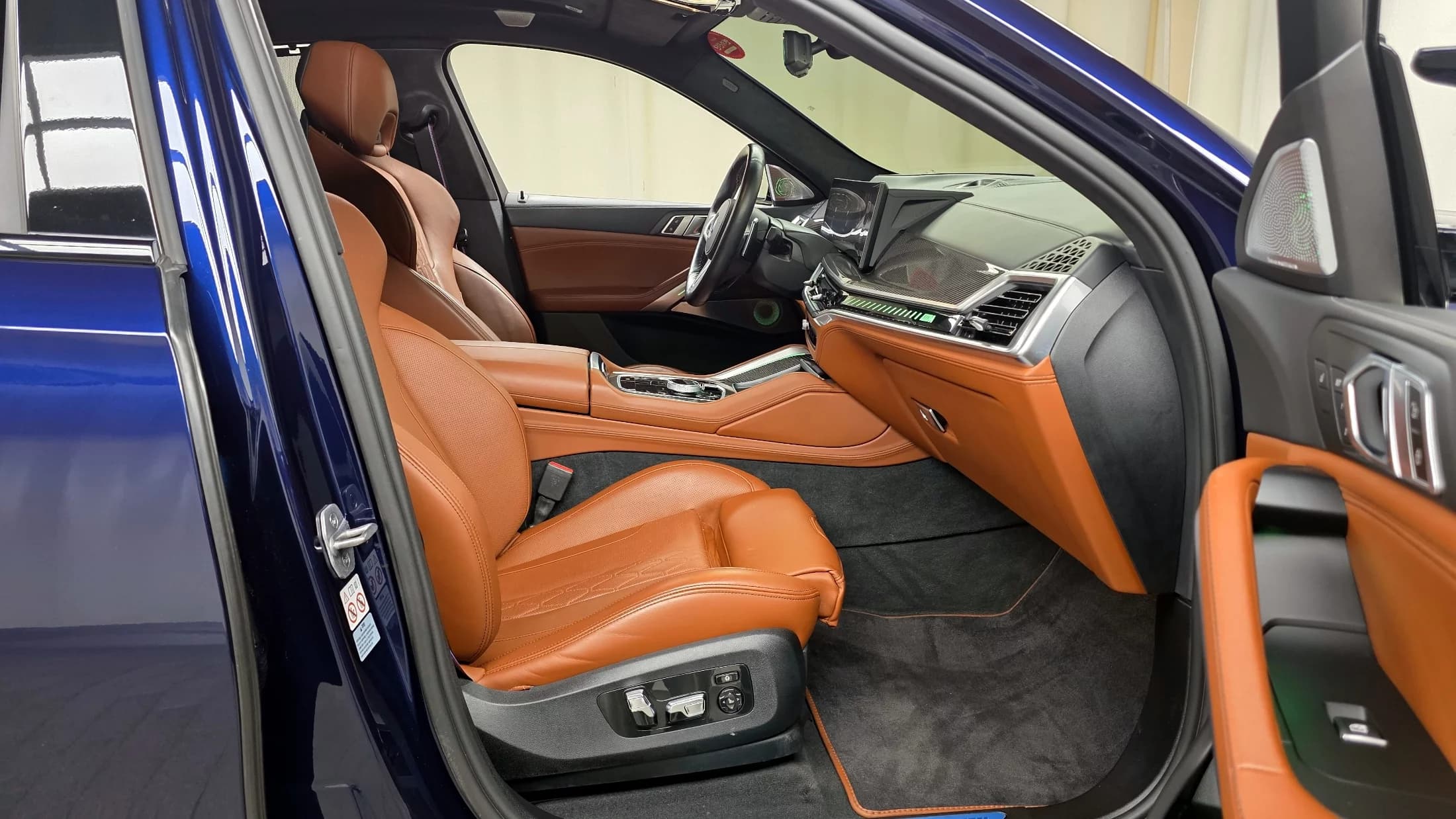 BMW X6 M60i First Edition, 2023 г. 45609 км. — фото 10