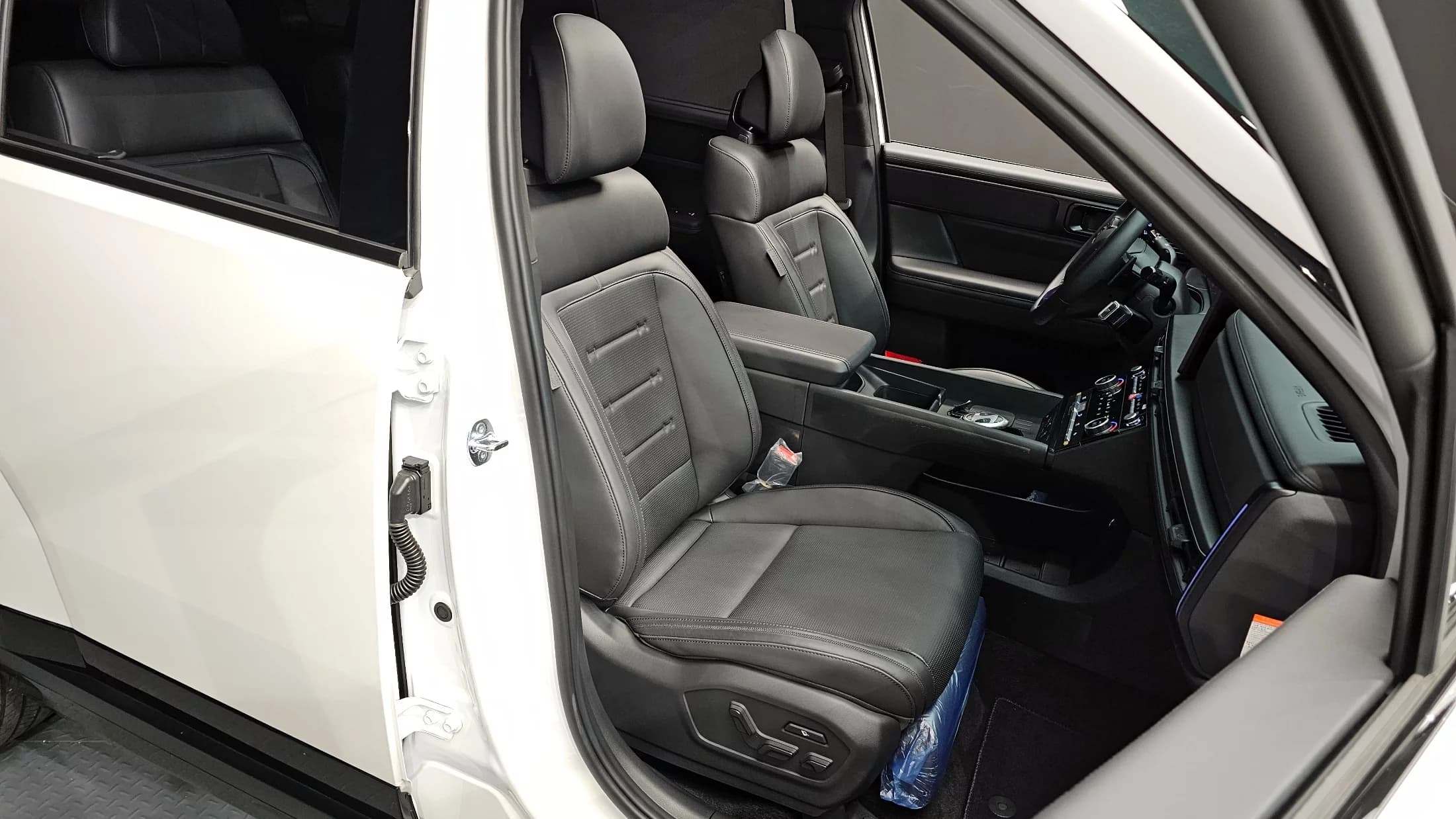 Hyundai Santa Fe HEV 1.6 4WD Calligraphy, гибрид, 2023 г. 14747 км. — фото 12