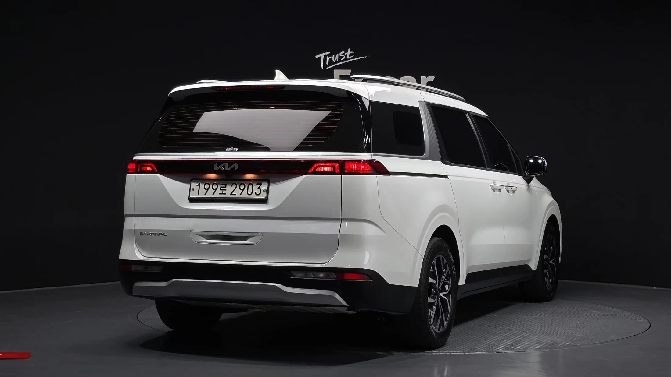 Kia Carnival 9-Seater Prestige, 2021 г. 104152 км. — фото 2