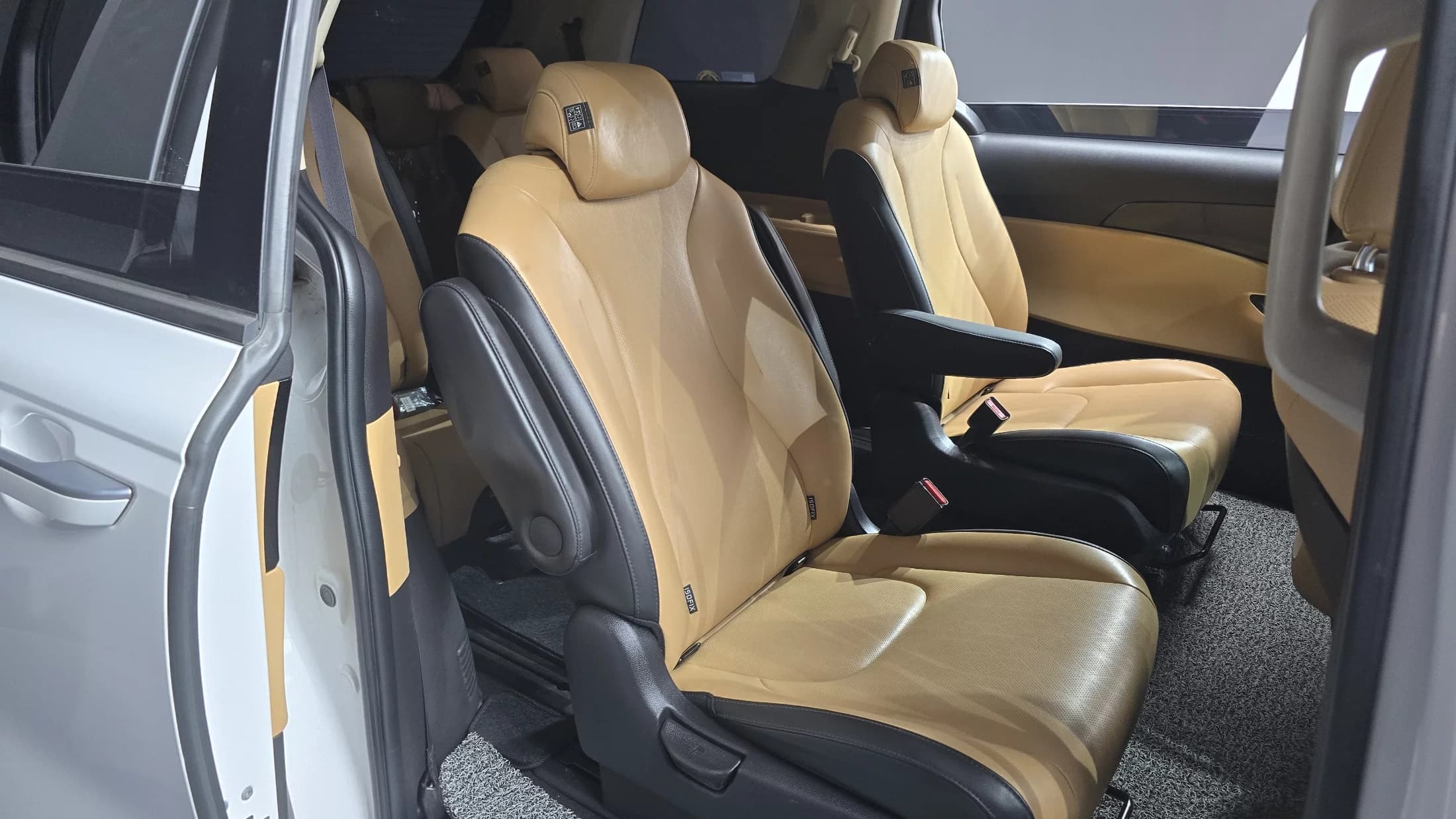 Kia Carnival 9-Seater Prestige, 2021 г. 104152 км. — фото 12
