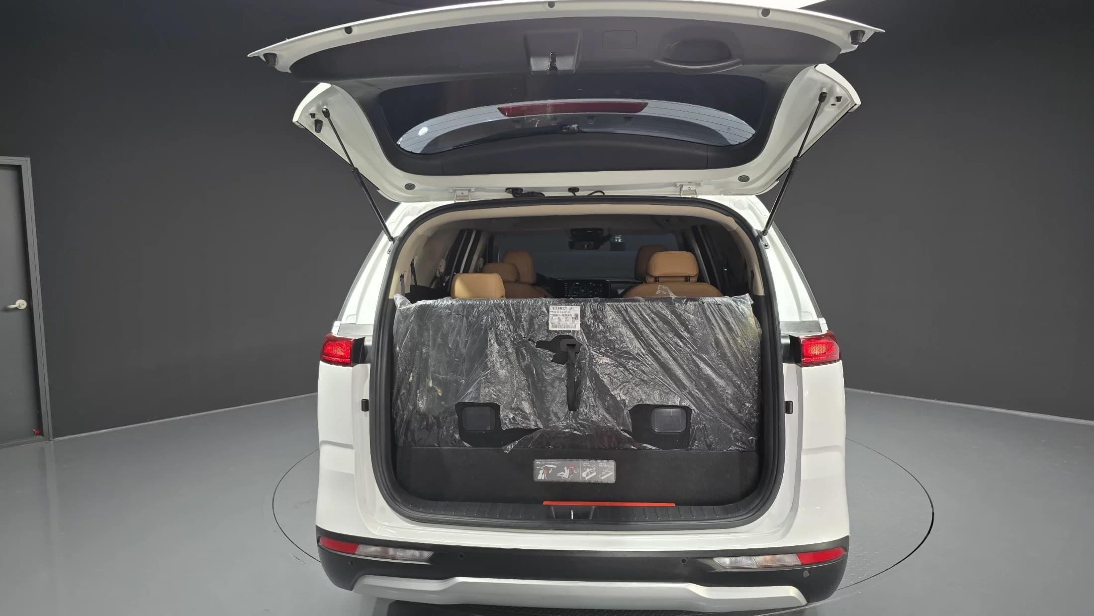 Kia Carnival 9-Seater Prestige, 2021 г. 104152 км. — фото 20