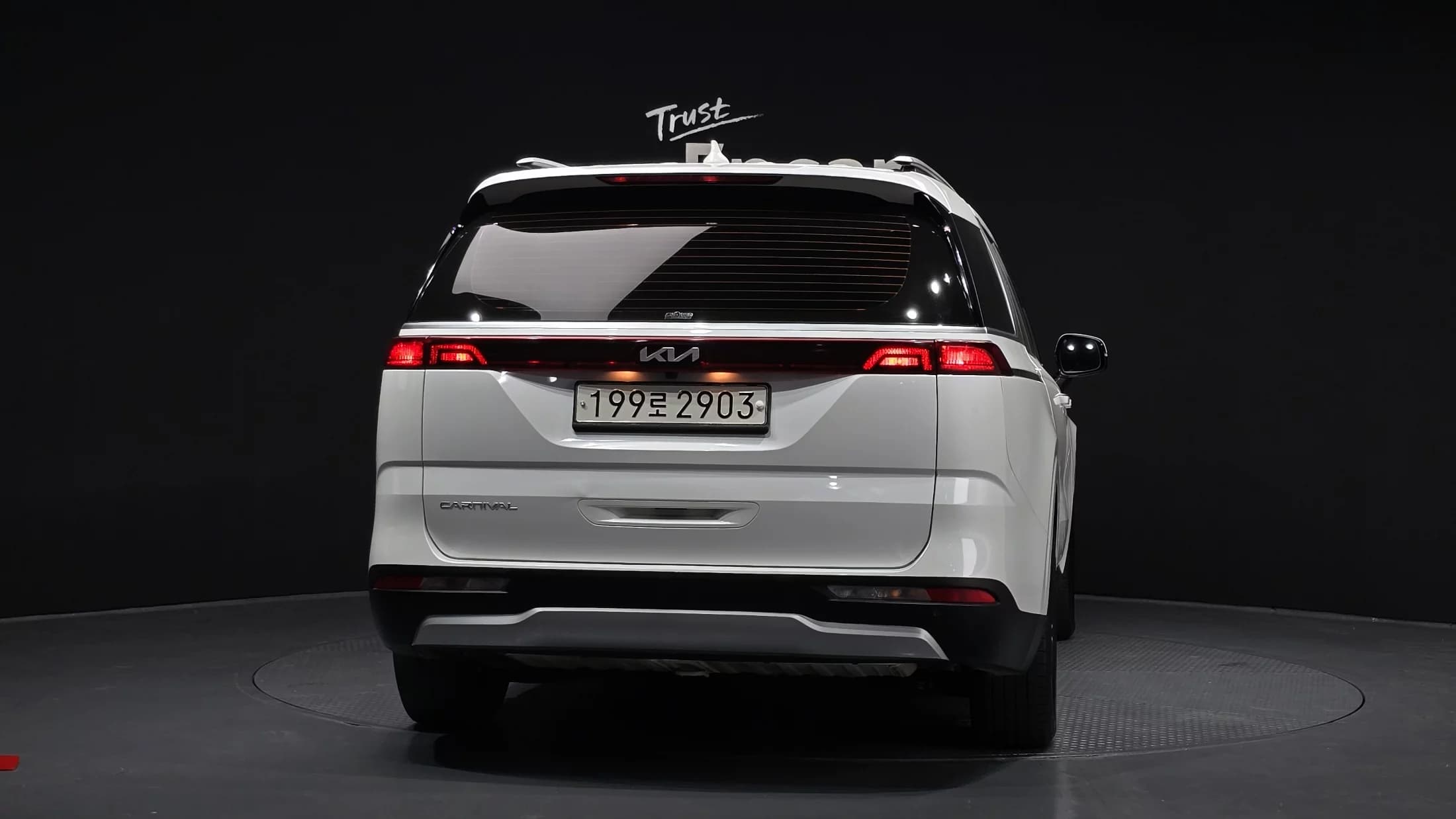 Kia Carnival 9-Seater Prestige, 2021 г. 104152 км. — фото 4