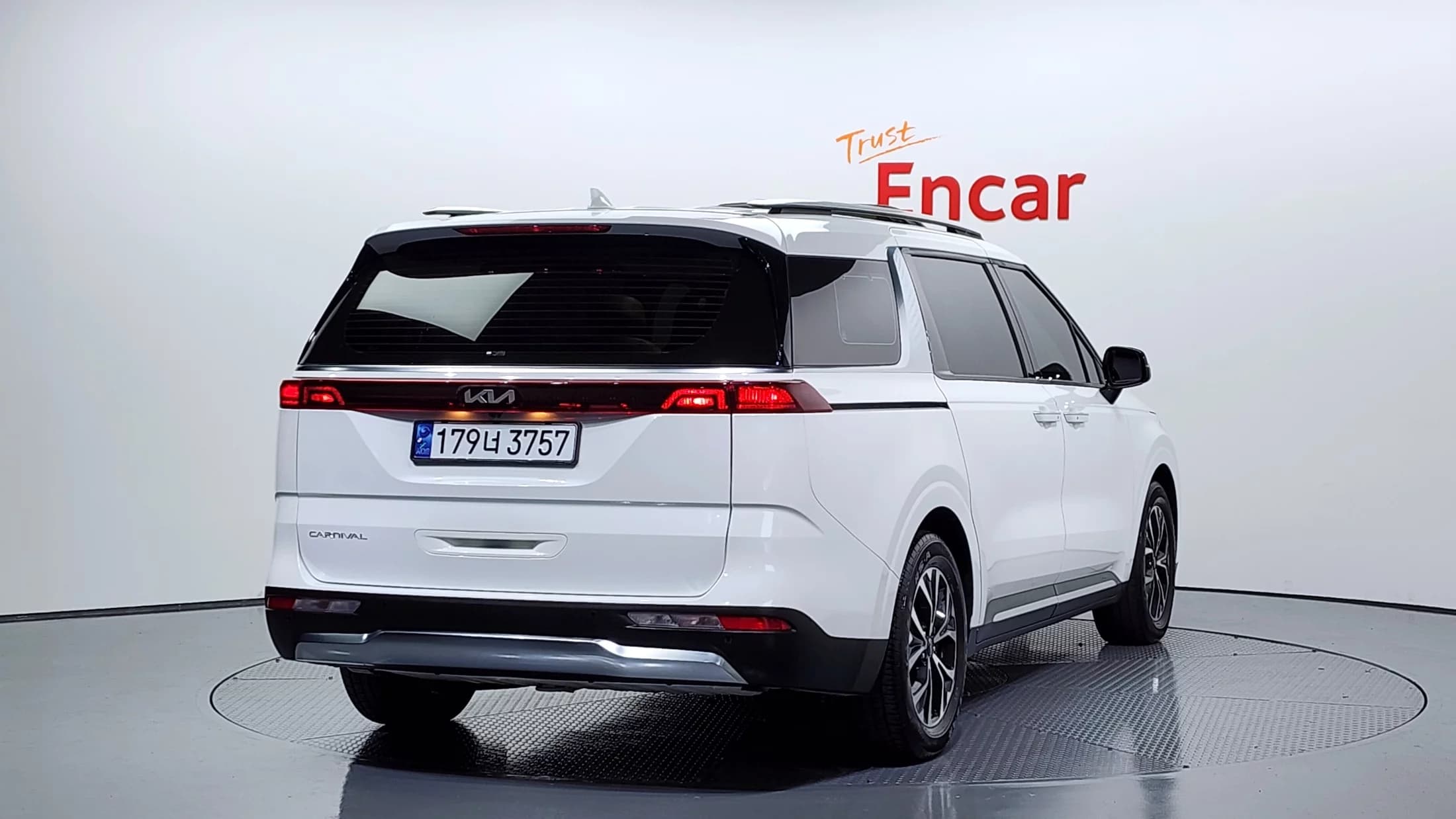 Kia Carnival 9-Seater Noblesse, 2021 г. 95539 км. — фото 2