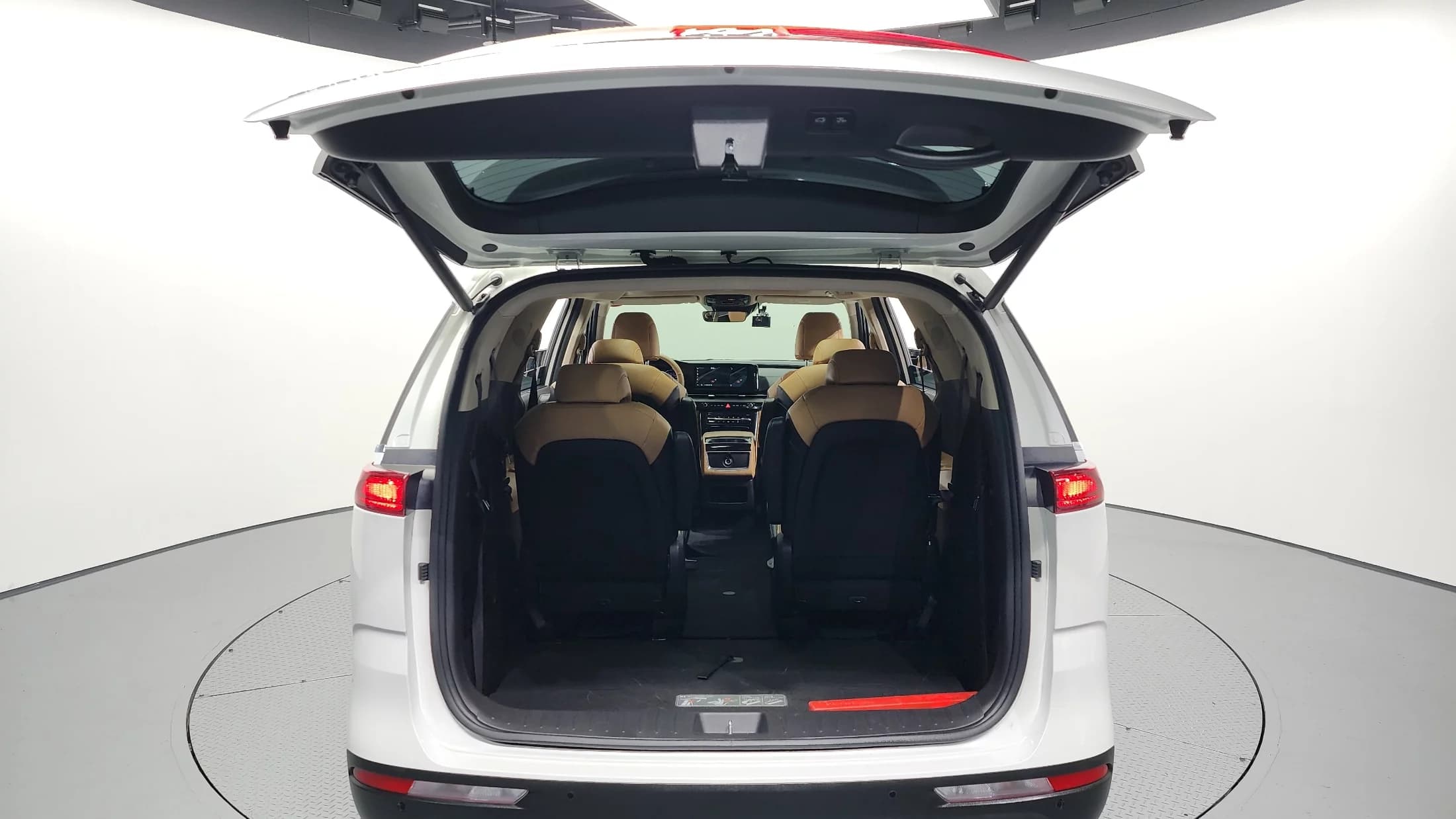 Kia Carnival 9-Seater Noblesse, 2021 г. 95539 км. — фото 20