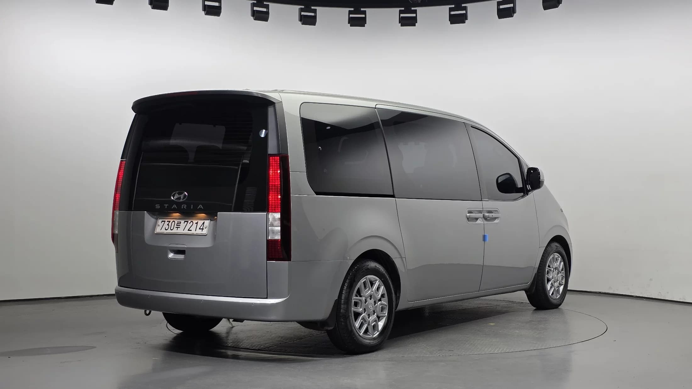 Hyundai Staria Tourer 11-Seater Modern, 2021 г. 68099 км. — фото 2