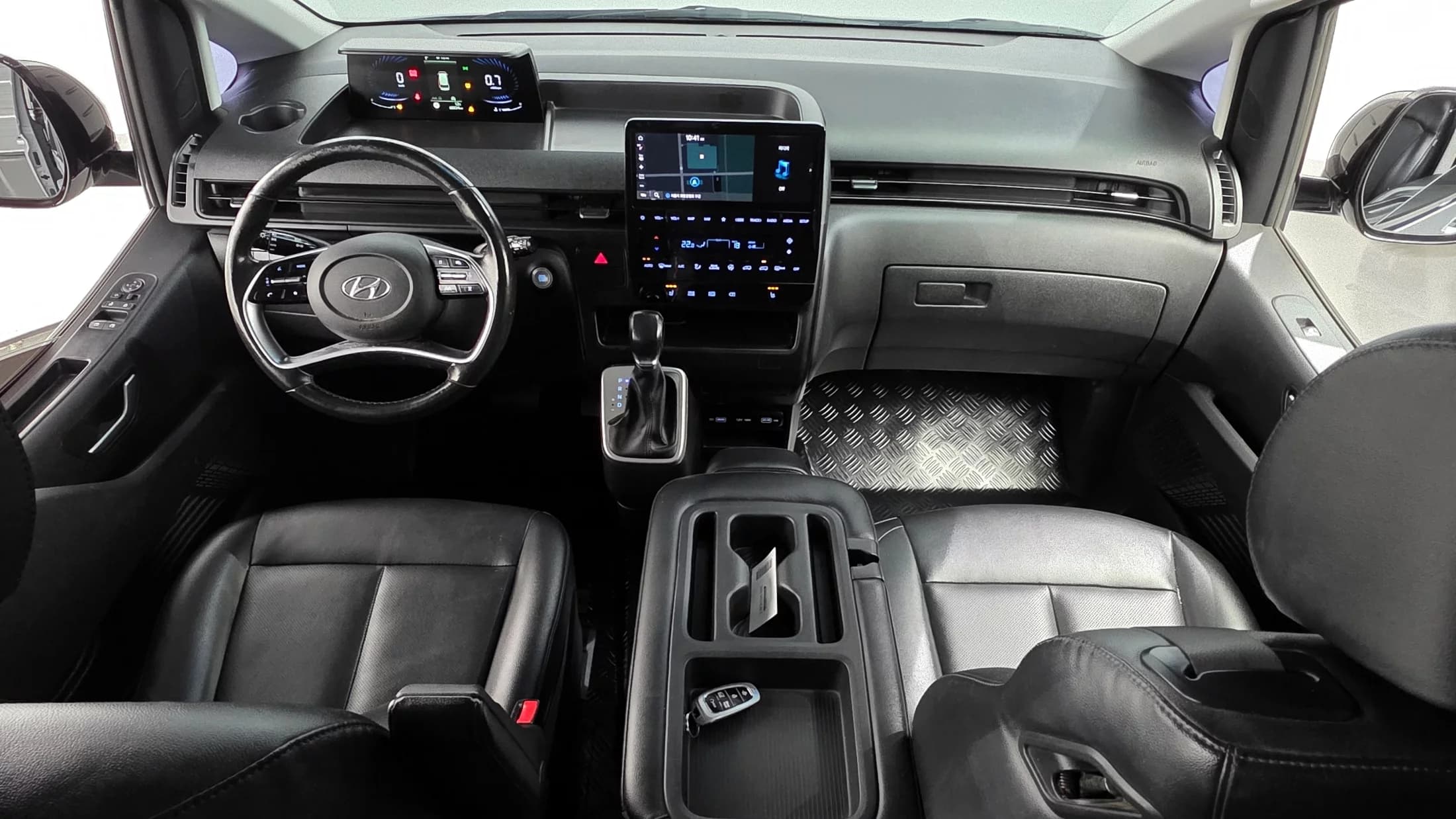 Hyundai Staria Tourer 11-Seater Modern, 2021 г. 68099 км. — фото 7
