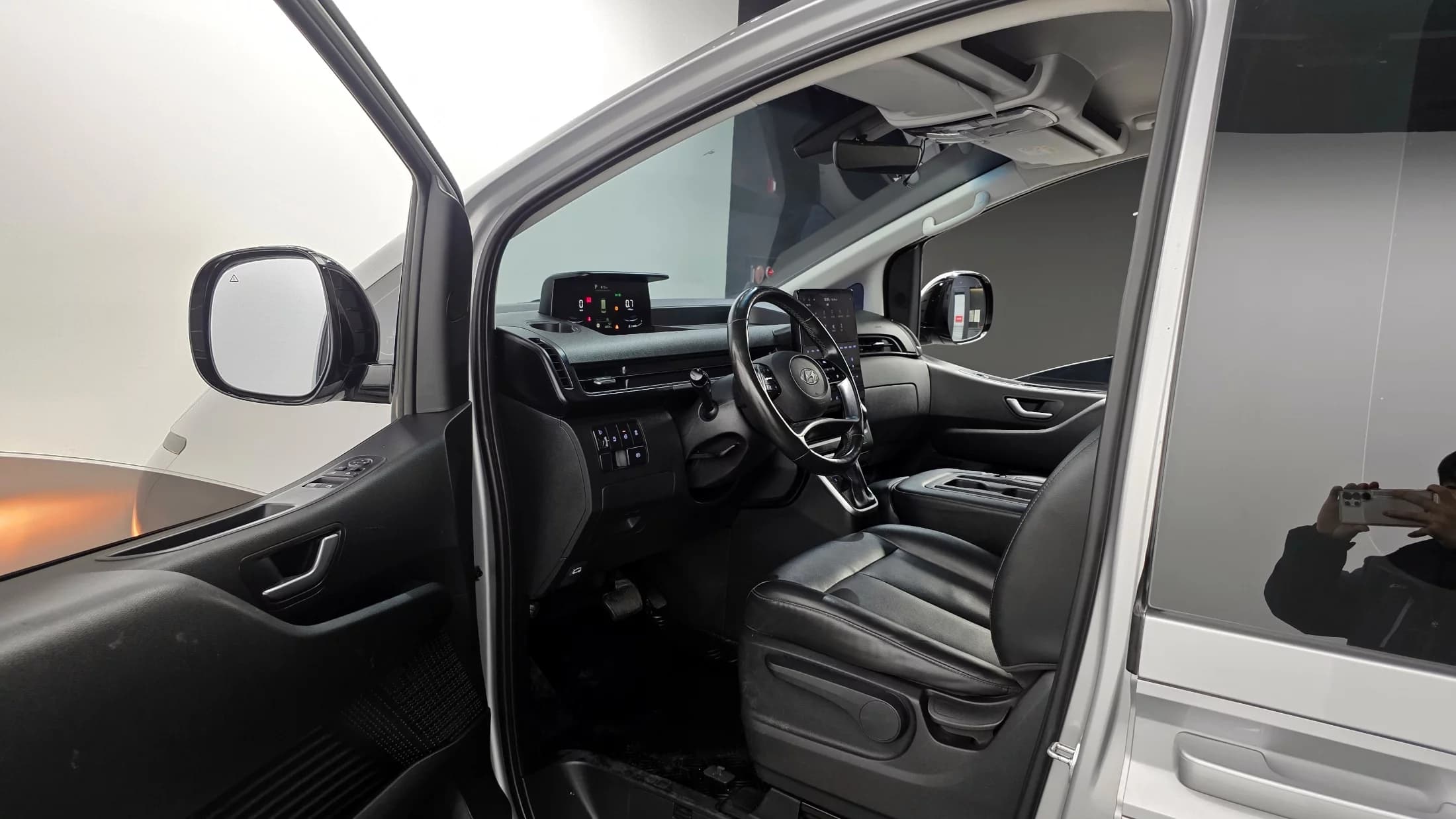 Hyundai Staria Tourer 11-Seater Modern, 2021 г. 68099 км. — фото 10