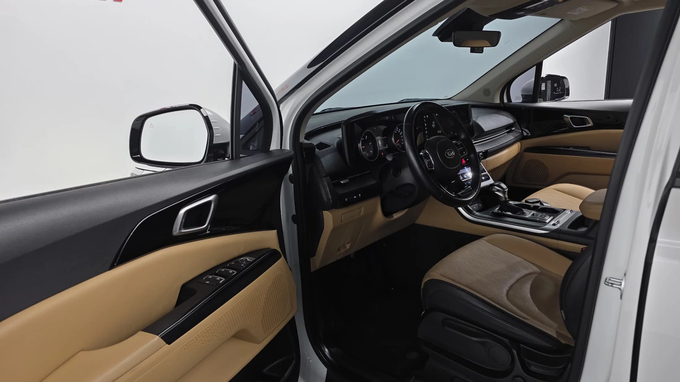 Kia Carnival 9-Seater Prestige, 2021 г. 81336 км. — фото 11