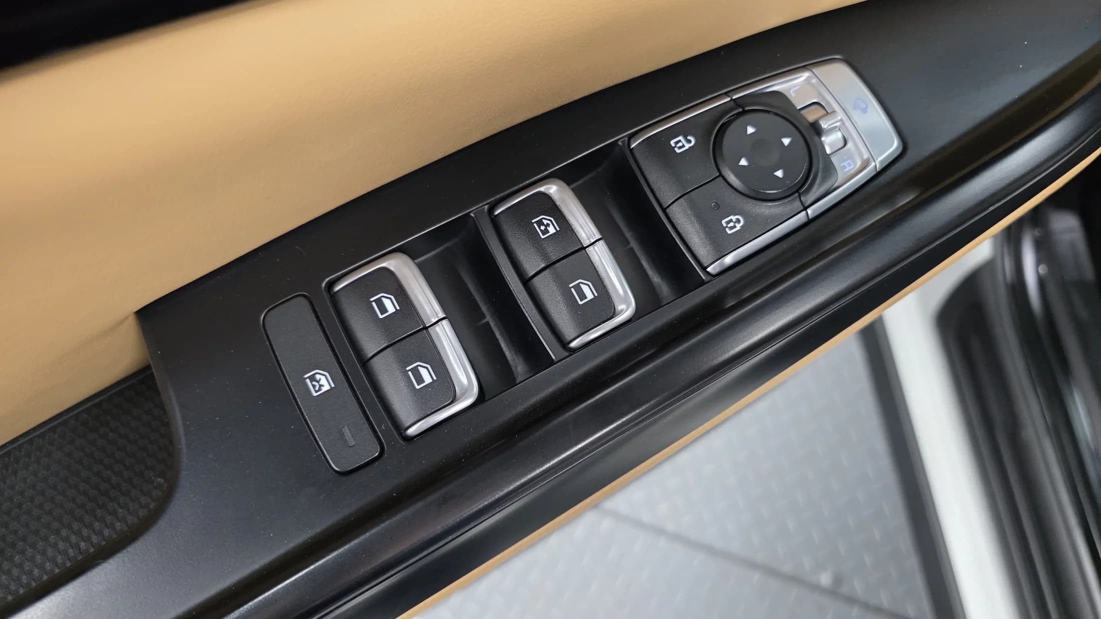 Kia Carnival 9-Seater Prestige, 2021 г. 81336 км. — фото 12