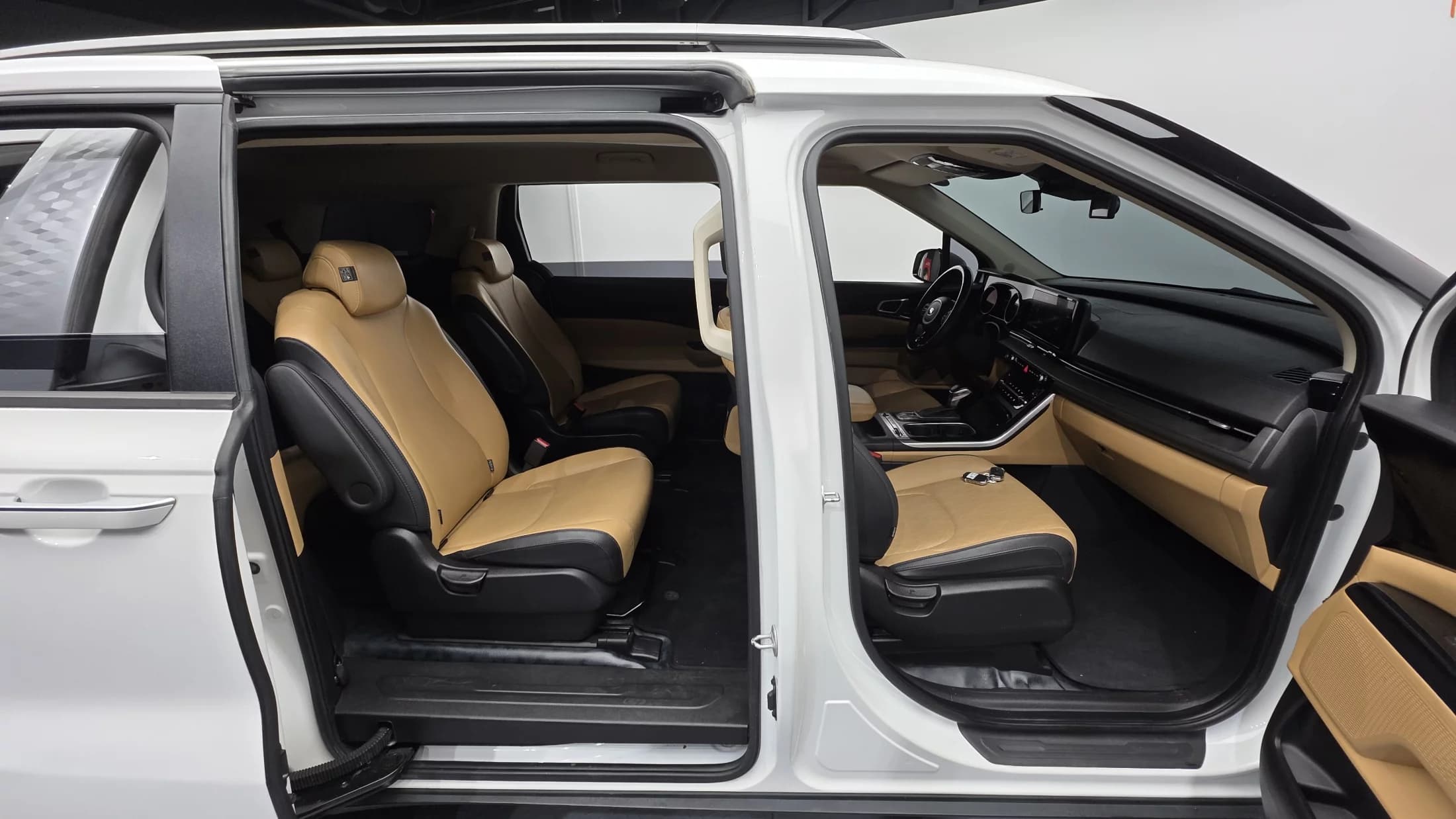 Kia Carnival 9-Seater Prestige, 2021 г. 81336 км. — фото 19
