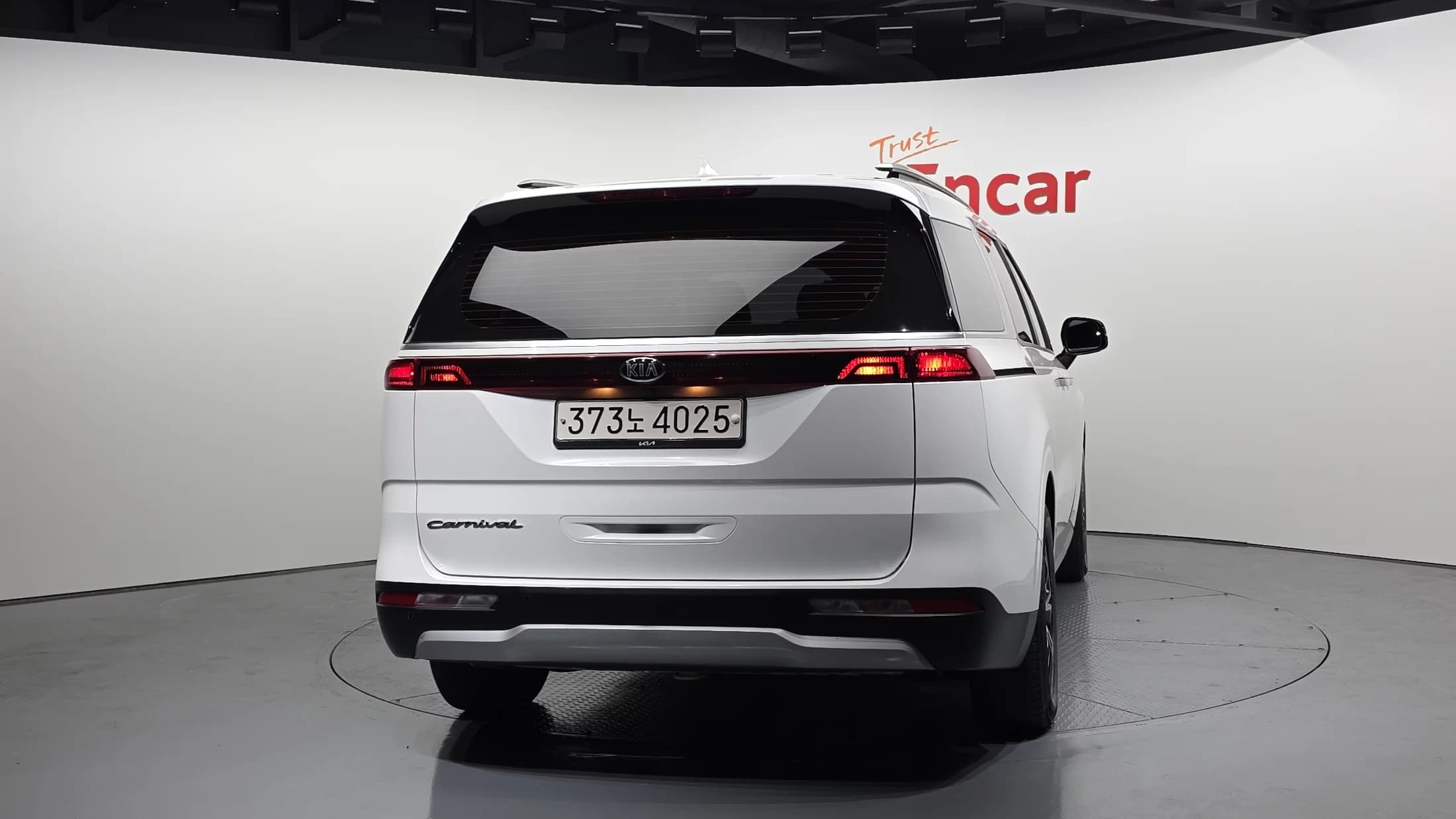 Kia Carnival 9-Seater Prestige, 2021 г. 81336 км. — фото 4