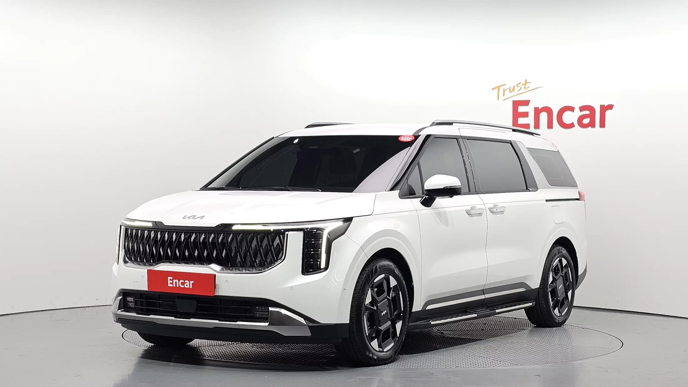 Kia Carnival HEV 7seater Signature, гибрид, 2024 г. 8329 км.