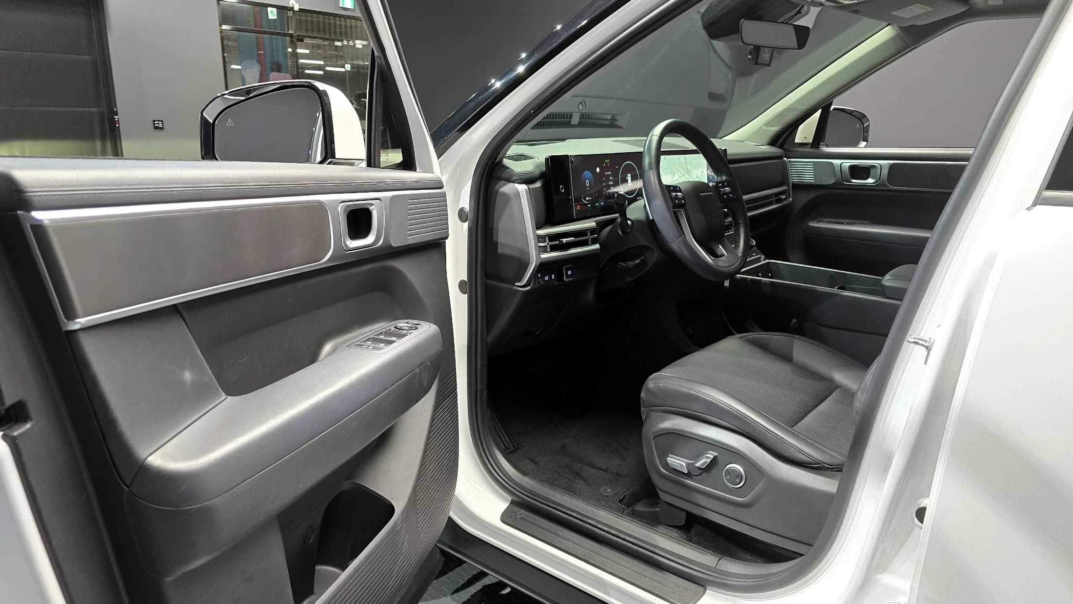 Hyundai Santa Fe HEV 1.6 2WD Prestige, гибрид, 2023 г. 26416 км. — фото 11
