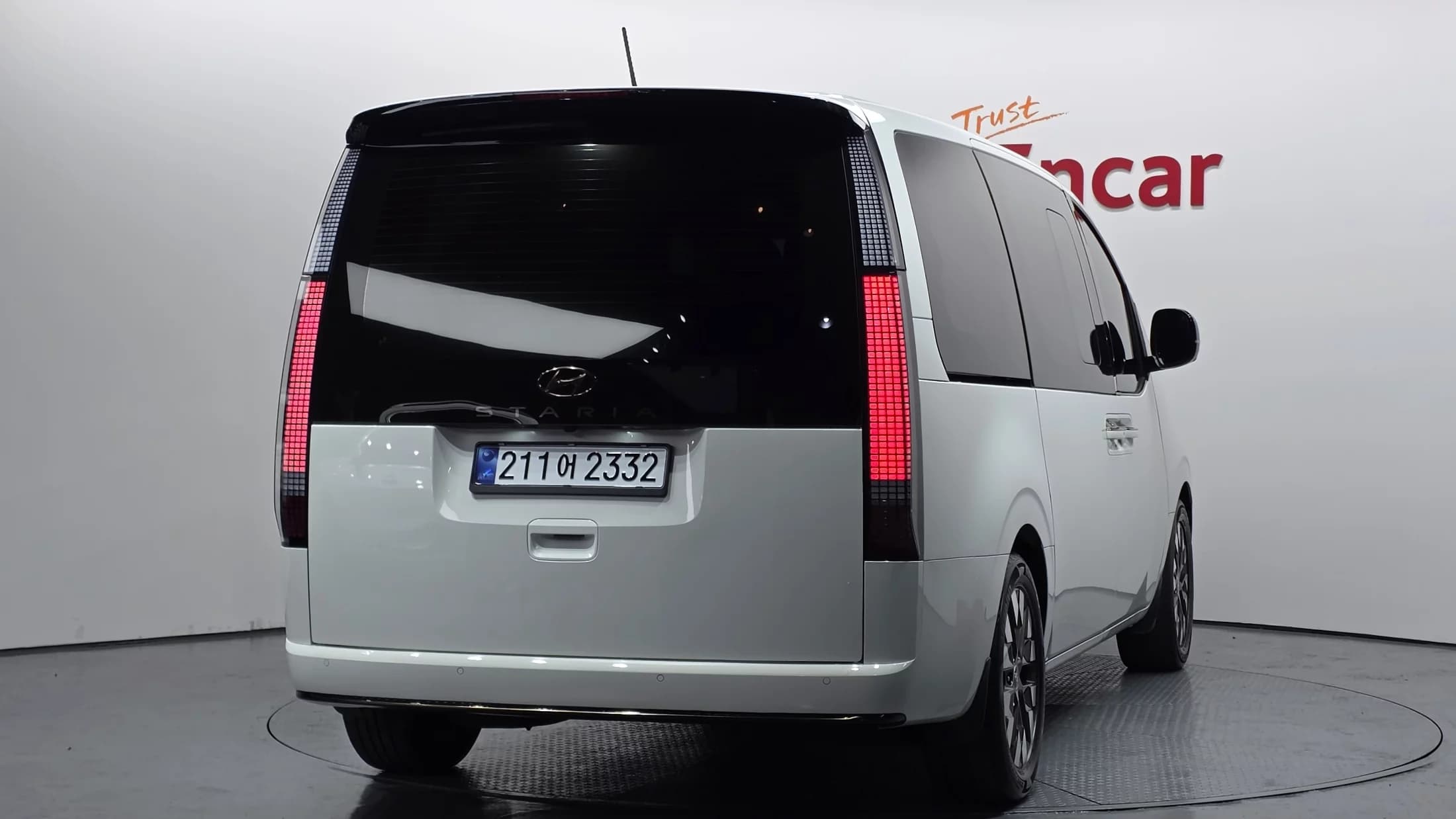 Hyundai Staria 4WD Lounge 9-Seater Inspiration, 2021 г. 48391 км. — фото 2