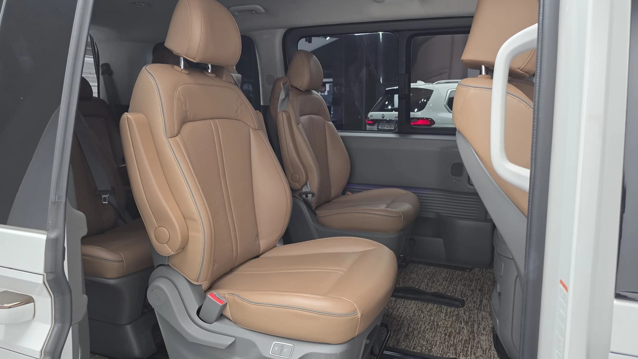 Hyundai Staria 4WD Lounge 9-Seater Inspiration, 2021 г. 48391 км. — фото 13