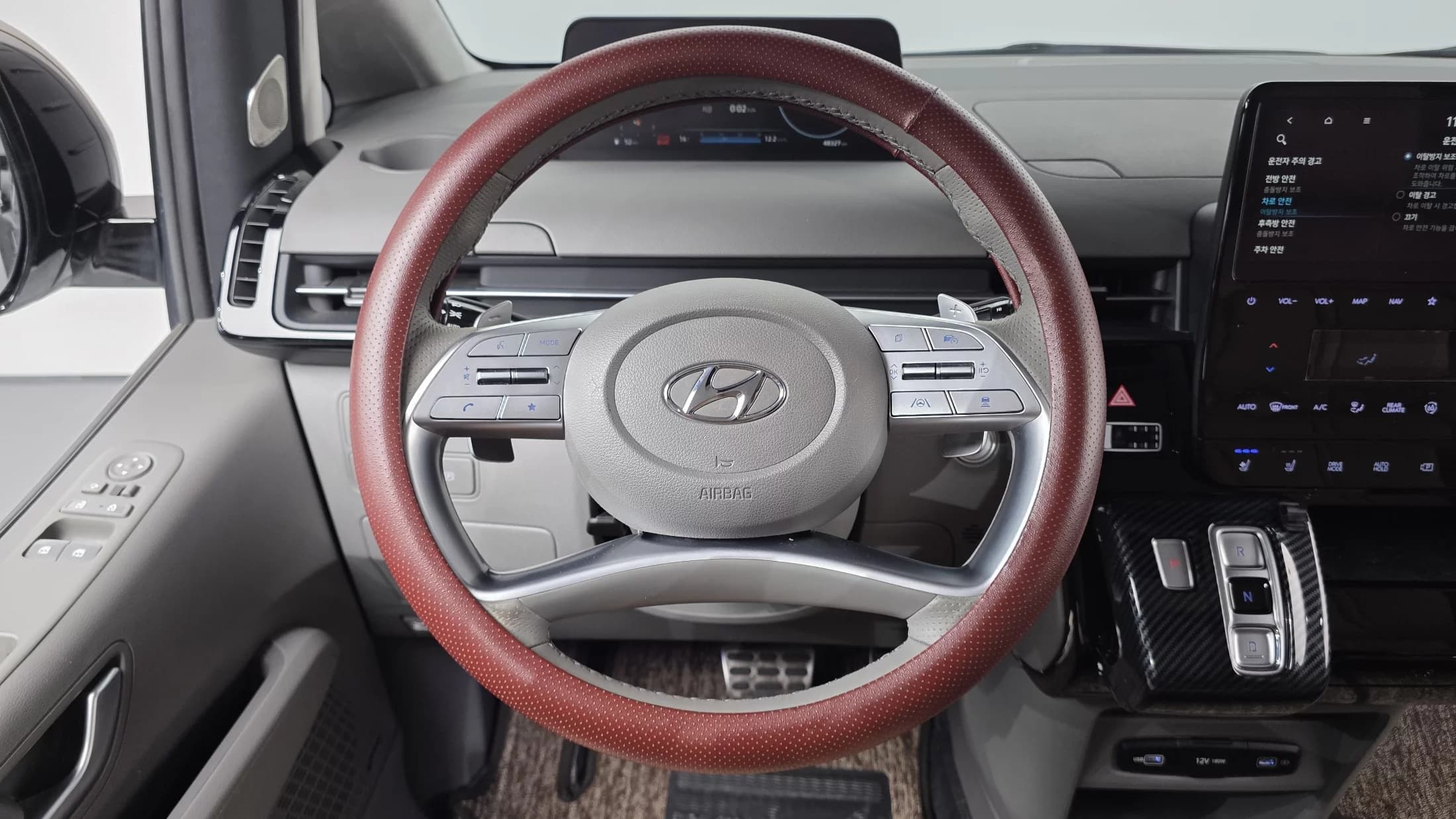 Hyundai Staria 4WD Lounge 9-Seater Inspiration, 2021 г. 48391 км. — фото 14