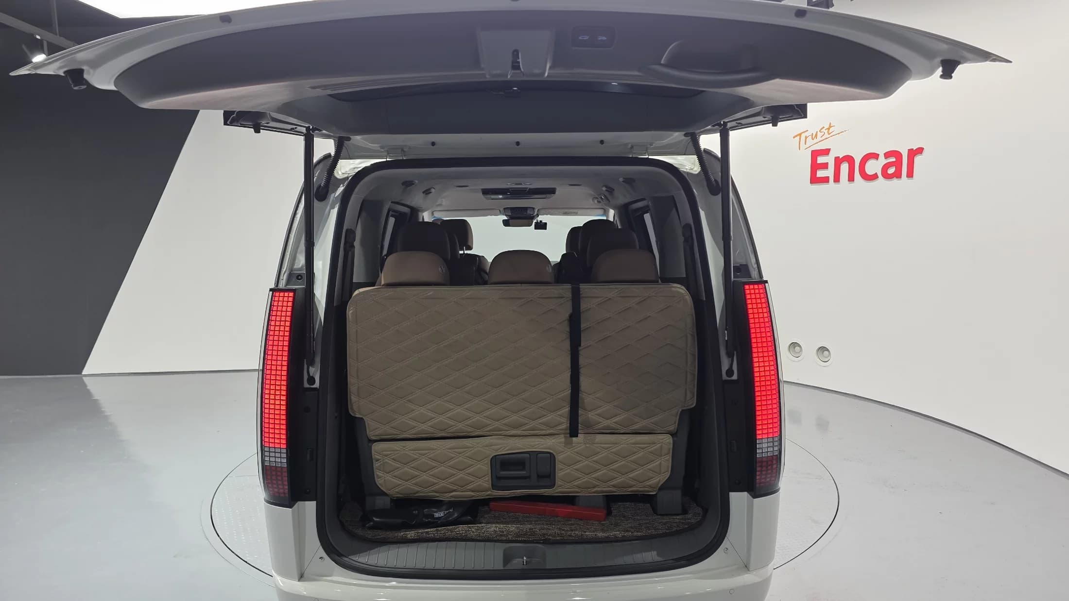 Hyundai Staria 4WD Lounge 9-Seater Inspiration, 2021 г. 48391 км. — фото 20