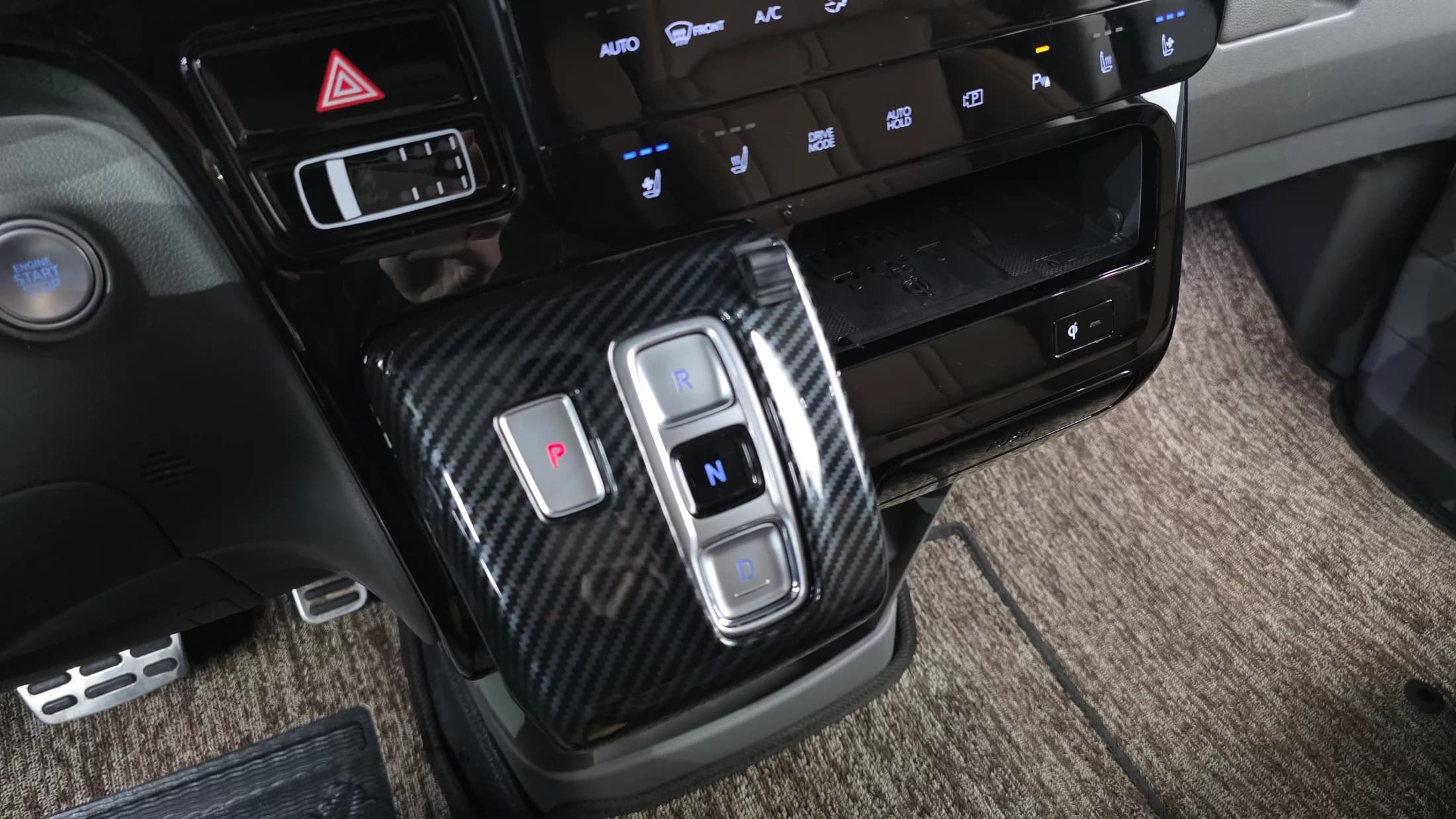 Hyundai Staria 4WD Lounge 9-Seater Inspiration, 2021 г. 48391 км. — фото 9