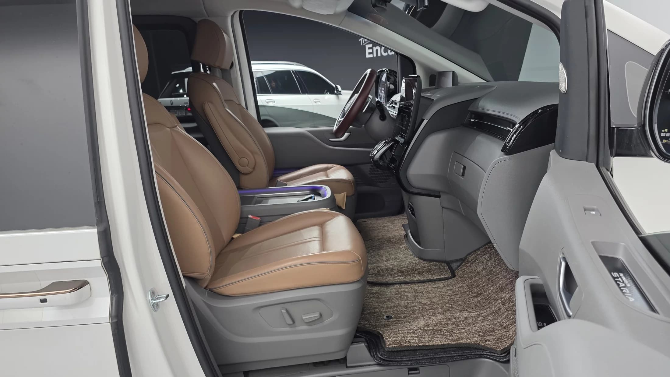 Hyundai Staria 4WD Lounge 9-Seater Inspiration, 2021 г. 48391 км. — фото 10