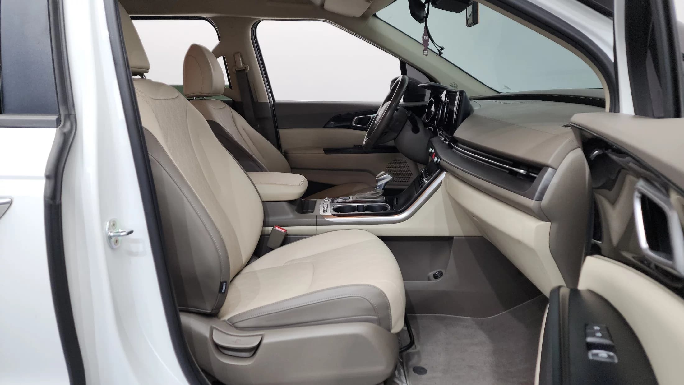 Kia Carnival 9-Seater Prestige, 2021 г. 98560 км. — фото 11
