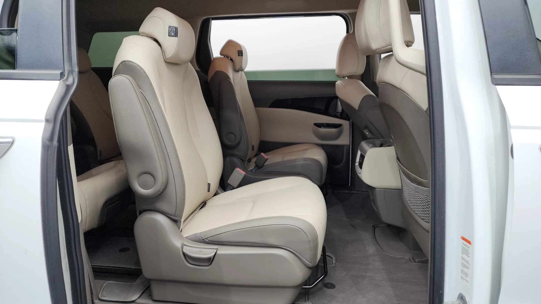 Kia Carnival 9-Seater Prestige, 2021 г. 98560 км. — фото 12