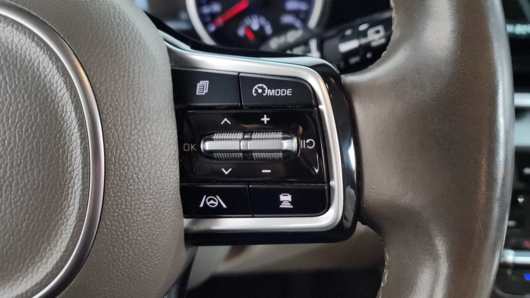 Kia Carnival 9-Seater Prestige, 2021 г. 98560 км. — фото 17
