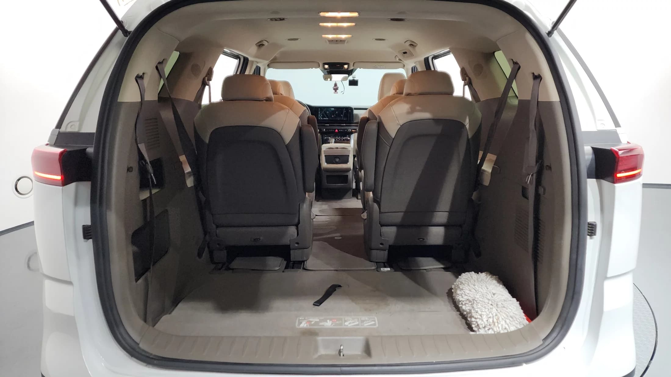 Kia Carnival 9-Seater Prestige, 2021 г. 98560 км. — фото 20