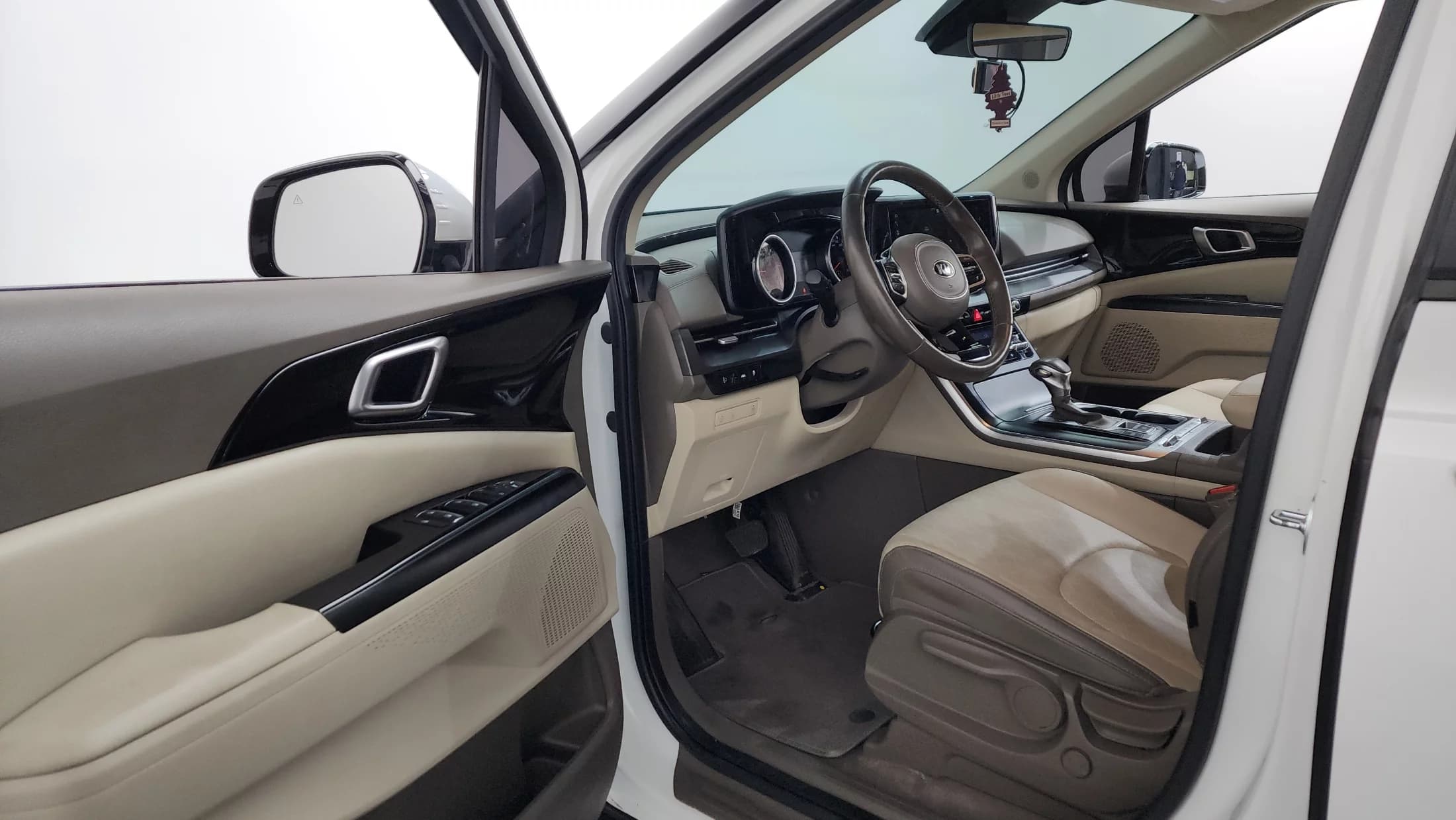 Kia Carnival 9-Seater Prestige, 2021 г. 98560 км. — фото 10
