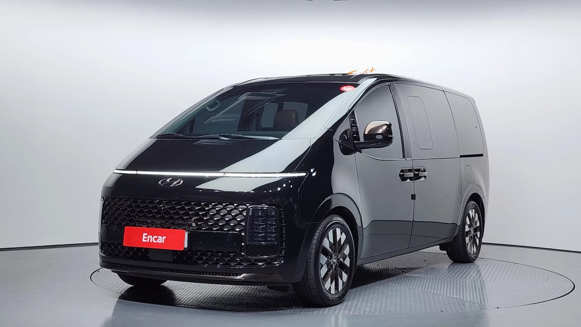 Hyundai Staria Lounge 9-Seater Inspiration, 2021 г. 190028 км.