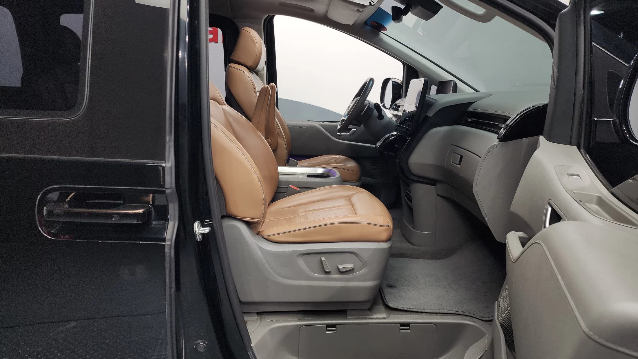 Hyundai Staria Lounge 9-Seater Inspiration, 2021 г. 190028 км. — фото 11