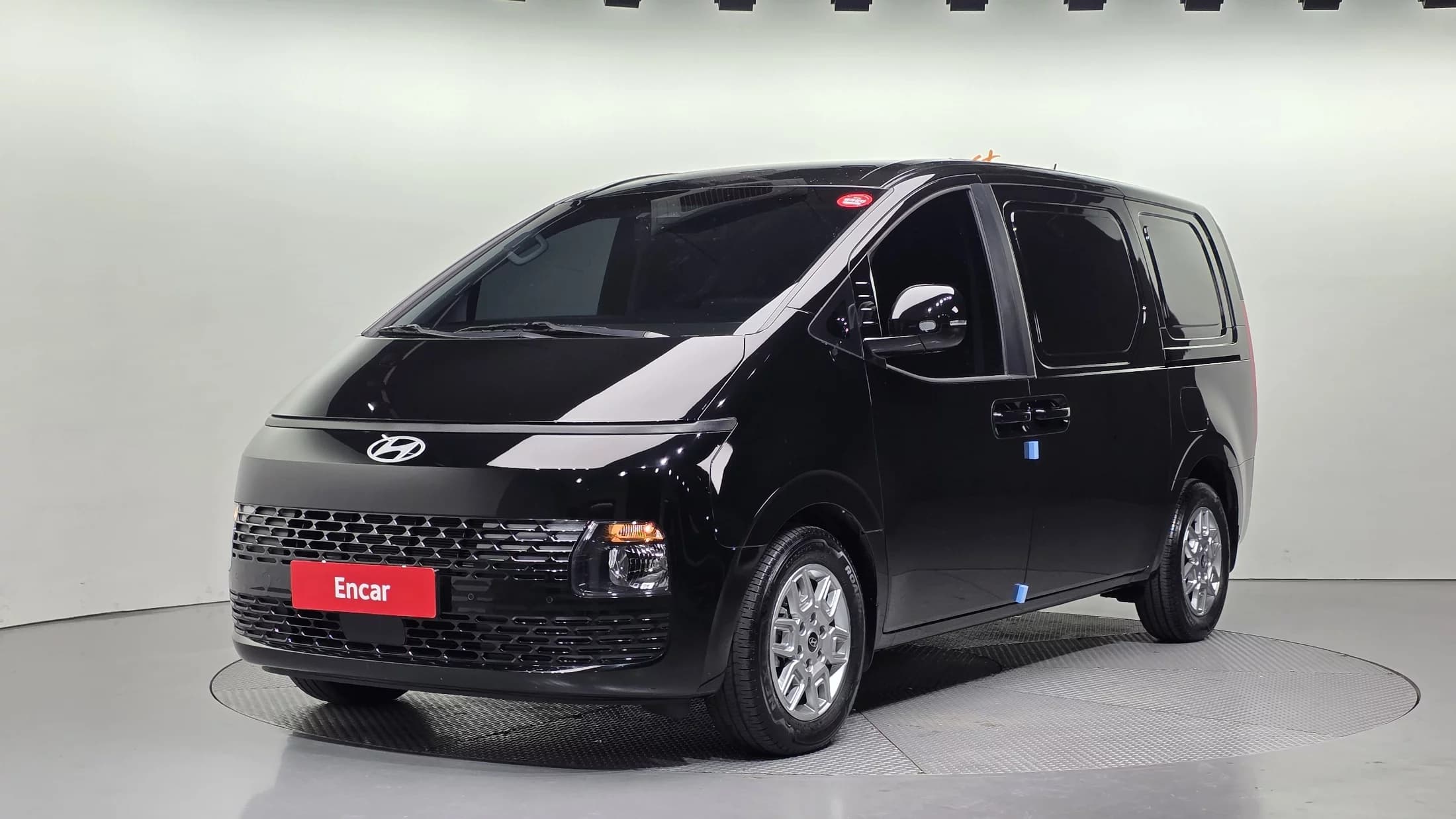 Hyundai Staria L3.5 Cargo 3-Seater Modern, 2024 г. 33392 км.
