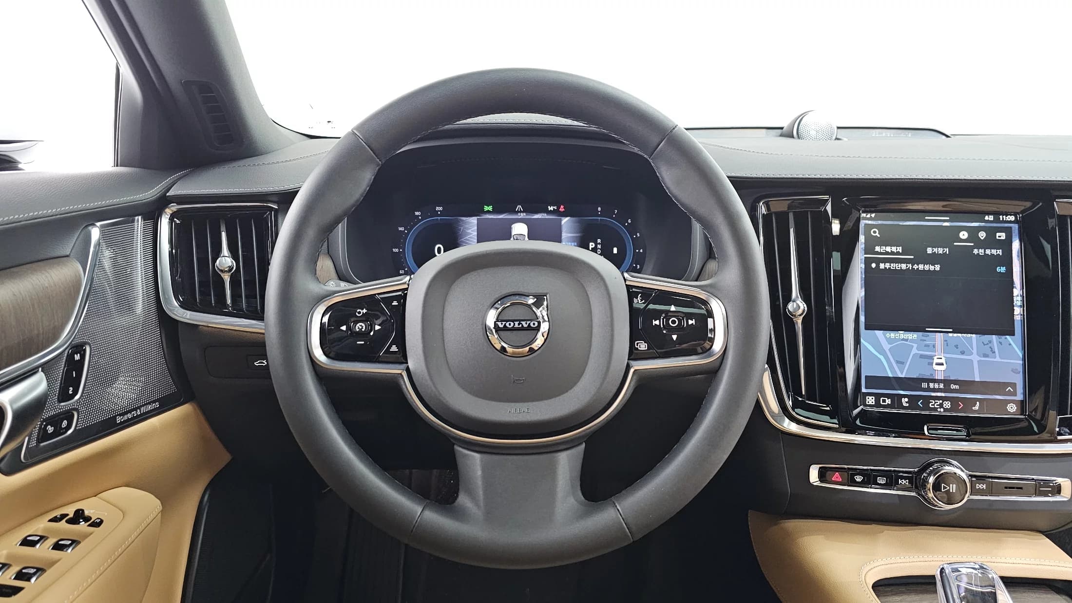 Volvo S90 B6 AWD Ultimate Bright, 2023 г. 14591 км. — фото 13